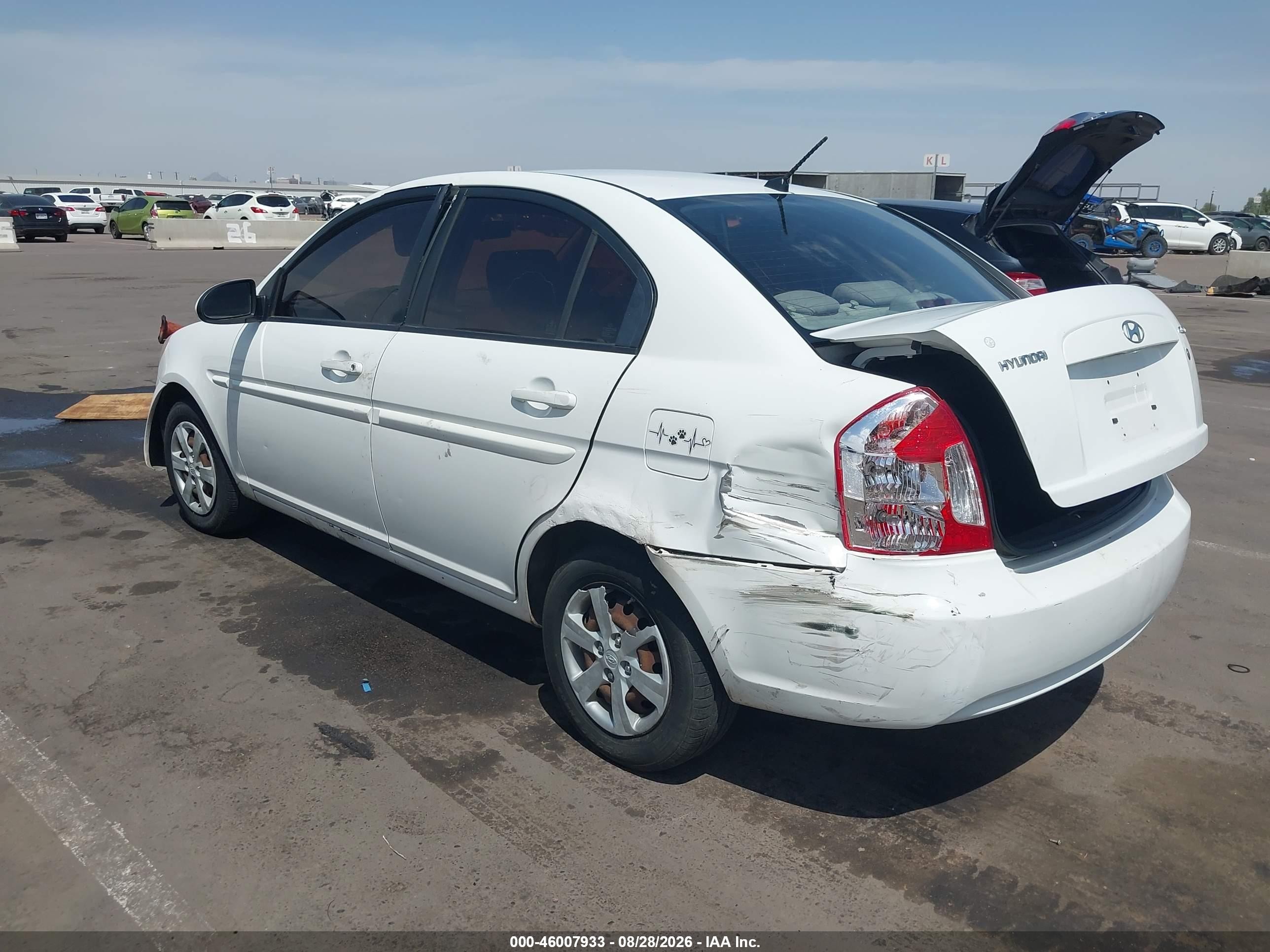 2009 Hyundai Accent Gls White vin: KMHCN46C79U387459
