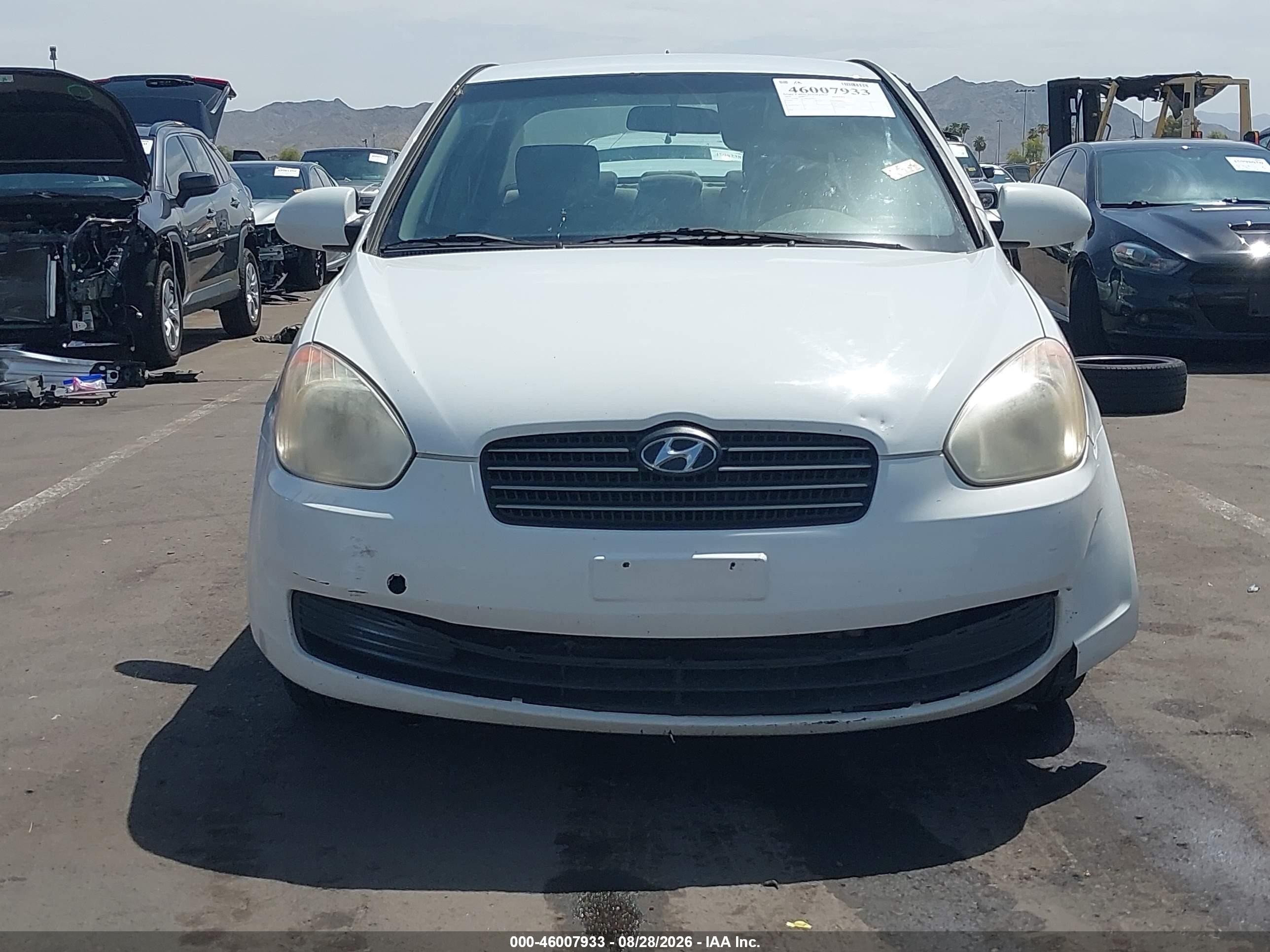 2009 Hyundai Accent Gls White vin: KMHCN46C79U387459