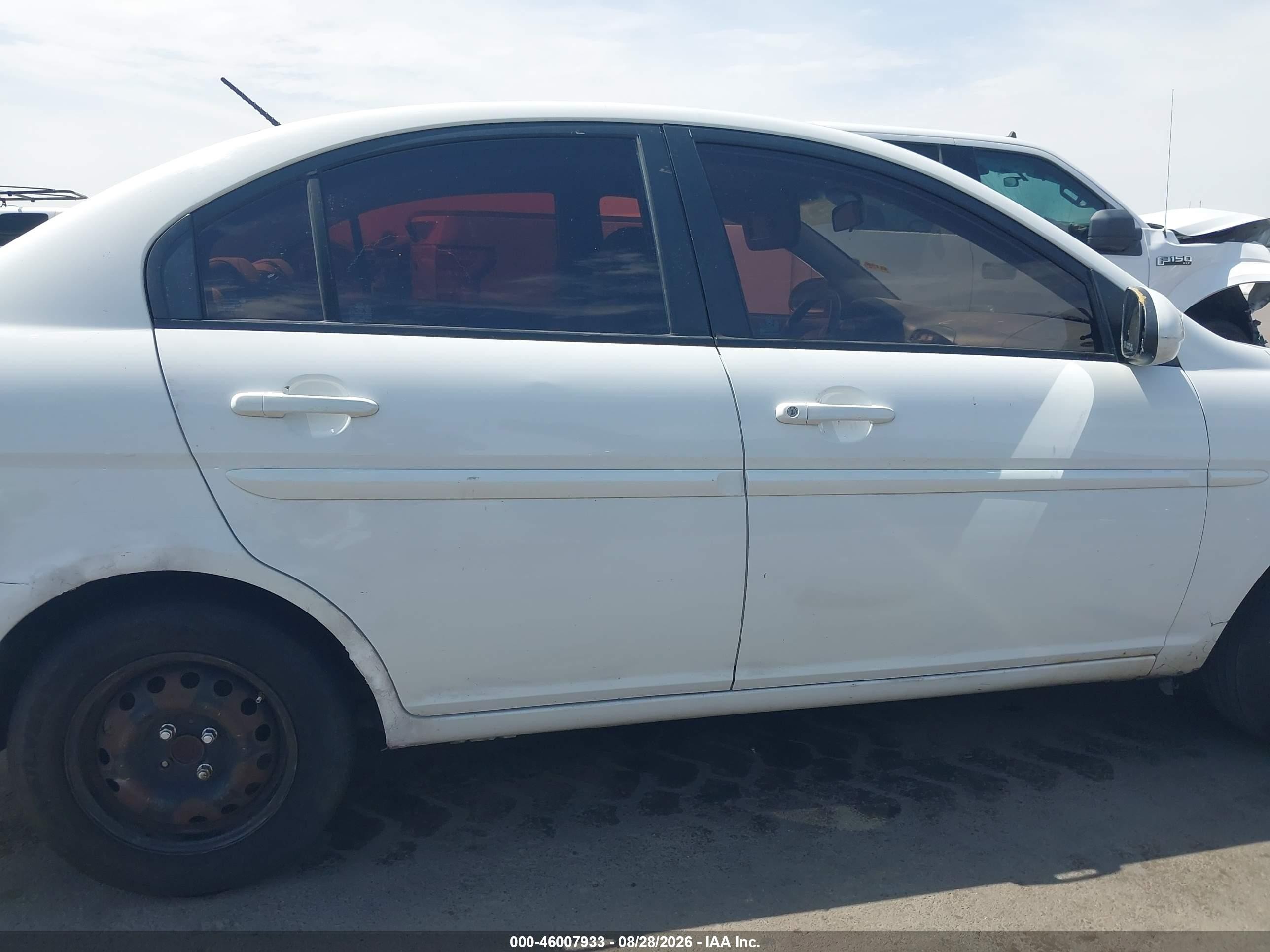 2009 Hyundai Accent Gls White vin: KMHCN46C79U387459