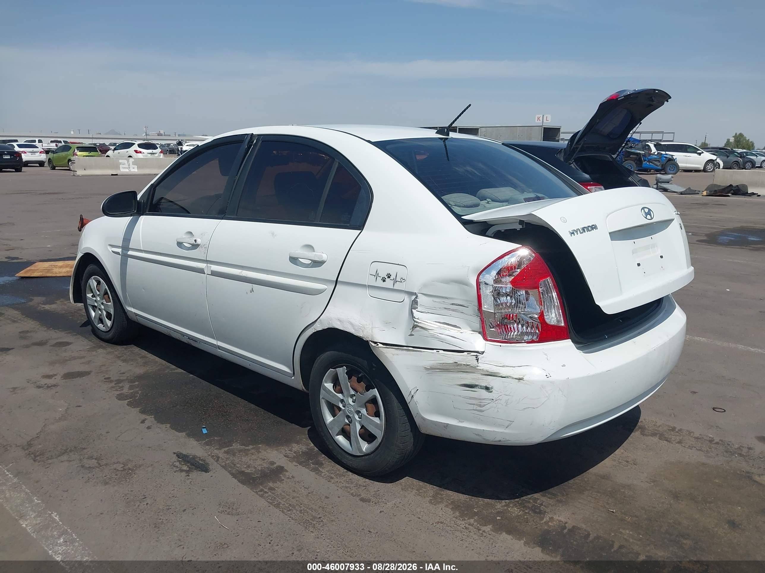 2009 Hyundai Accent Gls White vin: KMHCN46C79U387459