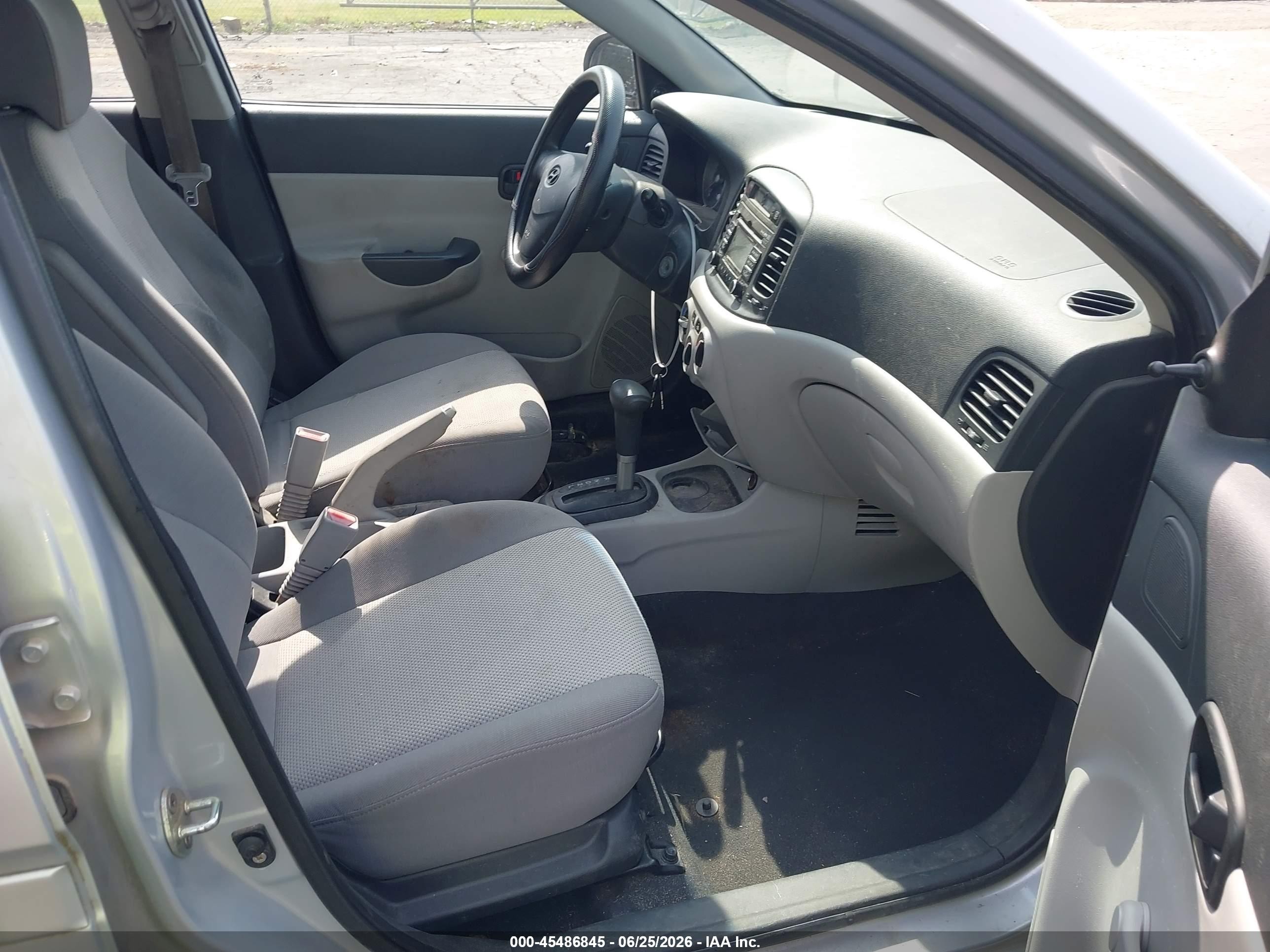 2008 Hyundai Accent Gls Gray vin: KMHCN46C88U239092