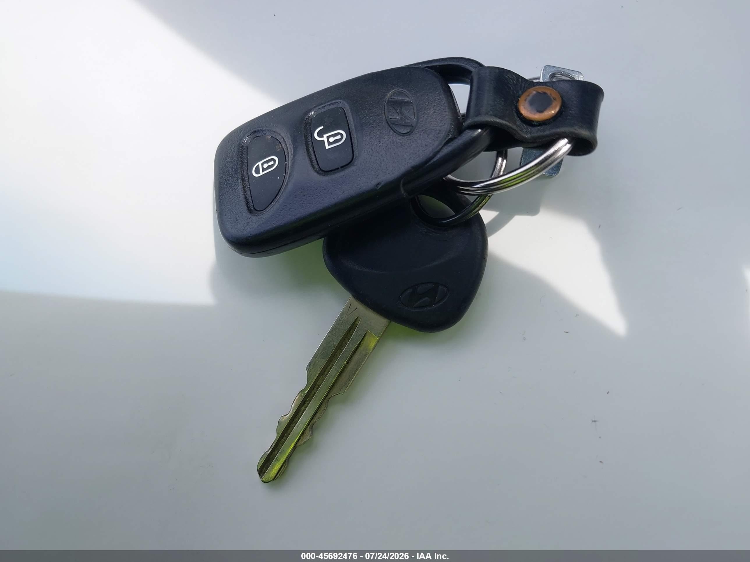 2009 Hyundai Accent Gls Silver vin: KMHCN46C89U342059