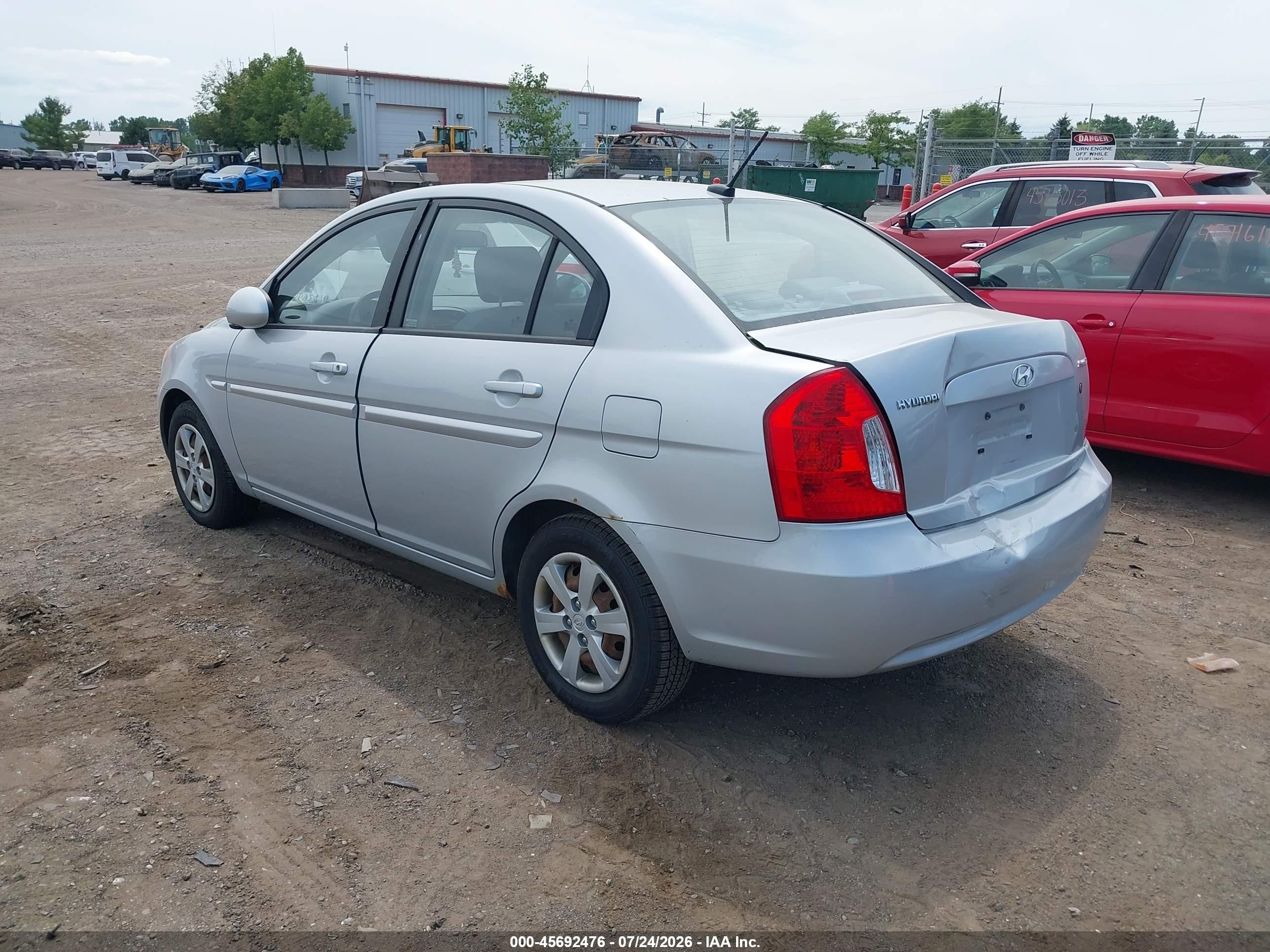 2009 Hyundai Accent Gls Silver vin: KMHCN46C89U342059