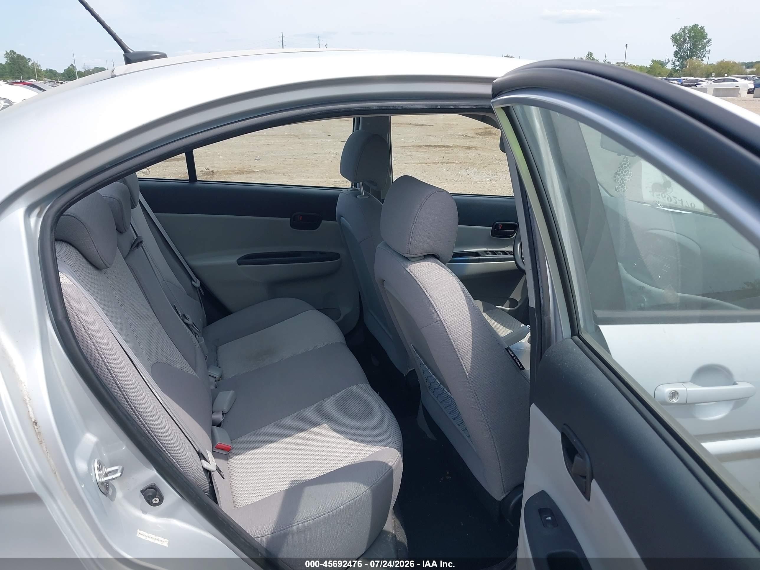 2009 Hyundai Accent Gls Silver vin: KMHCN46C89U342059