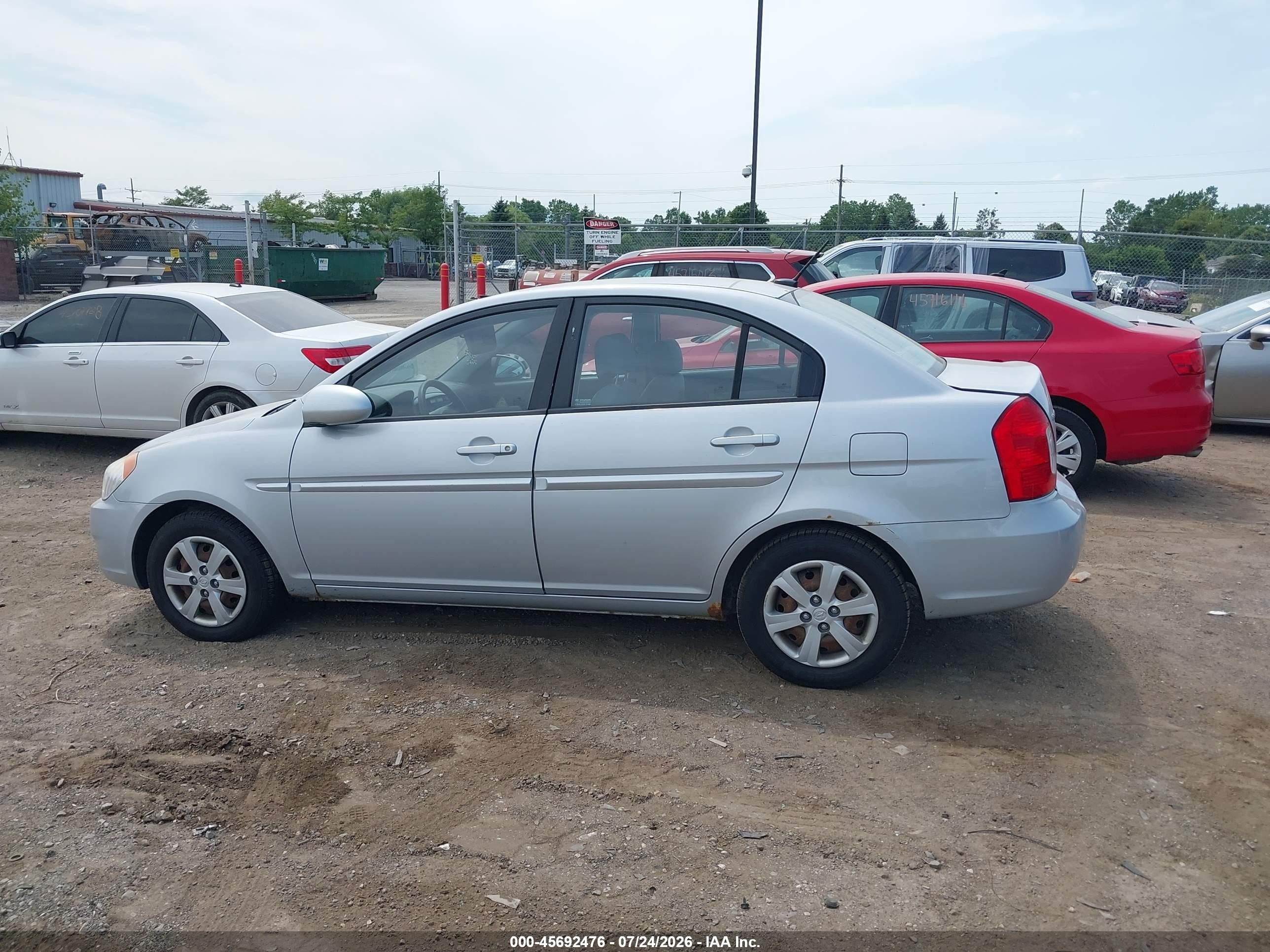 2009 Hyundai Accent Gls Silver vin: KMHCN46C89U342059