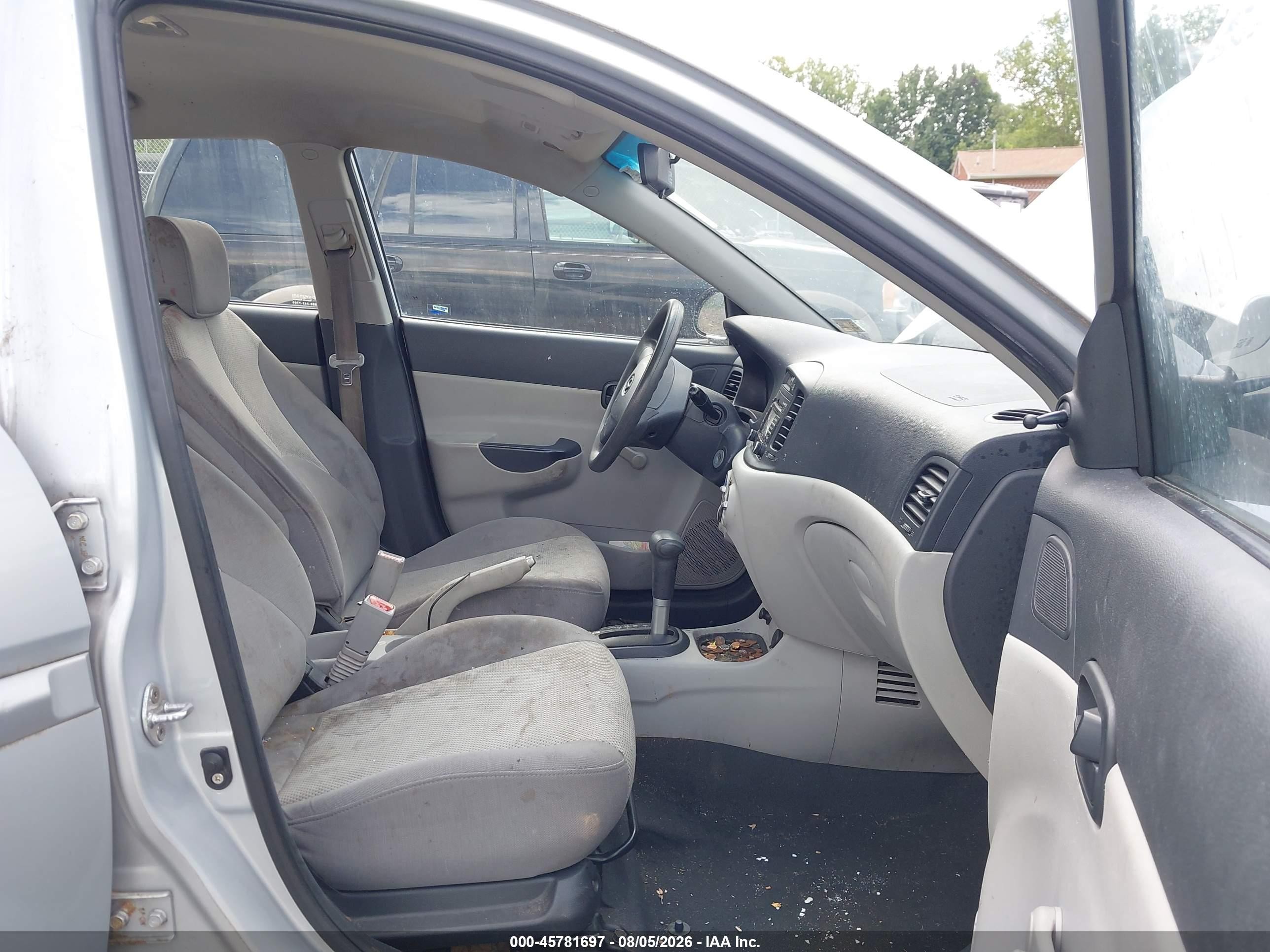 2008 Hyundai Accent Gls Серебряный vin: KMHCN46C98U258797