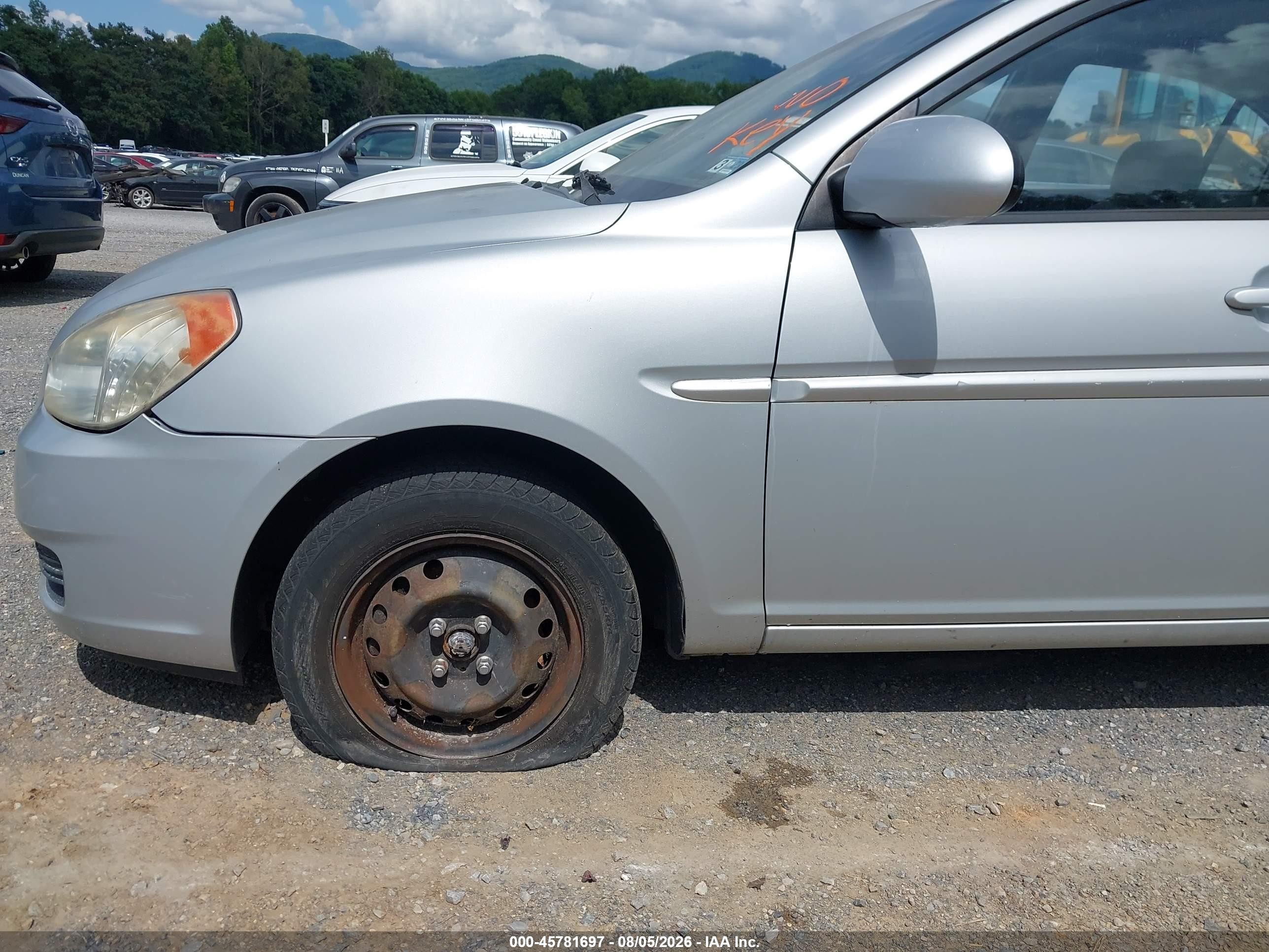 2008 Hyundai Accent Gls Серебряный vin: KMHCN46C98U258797