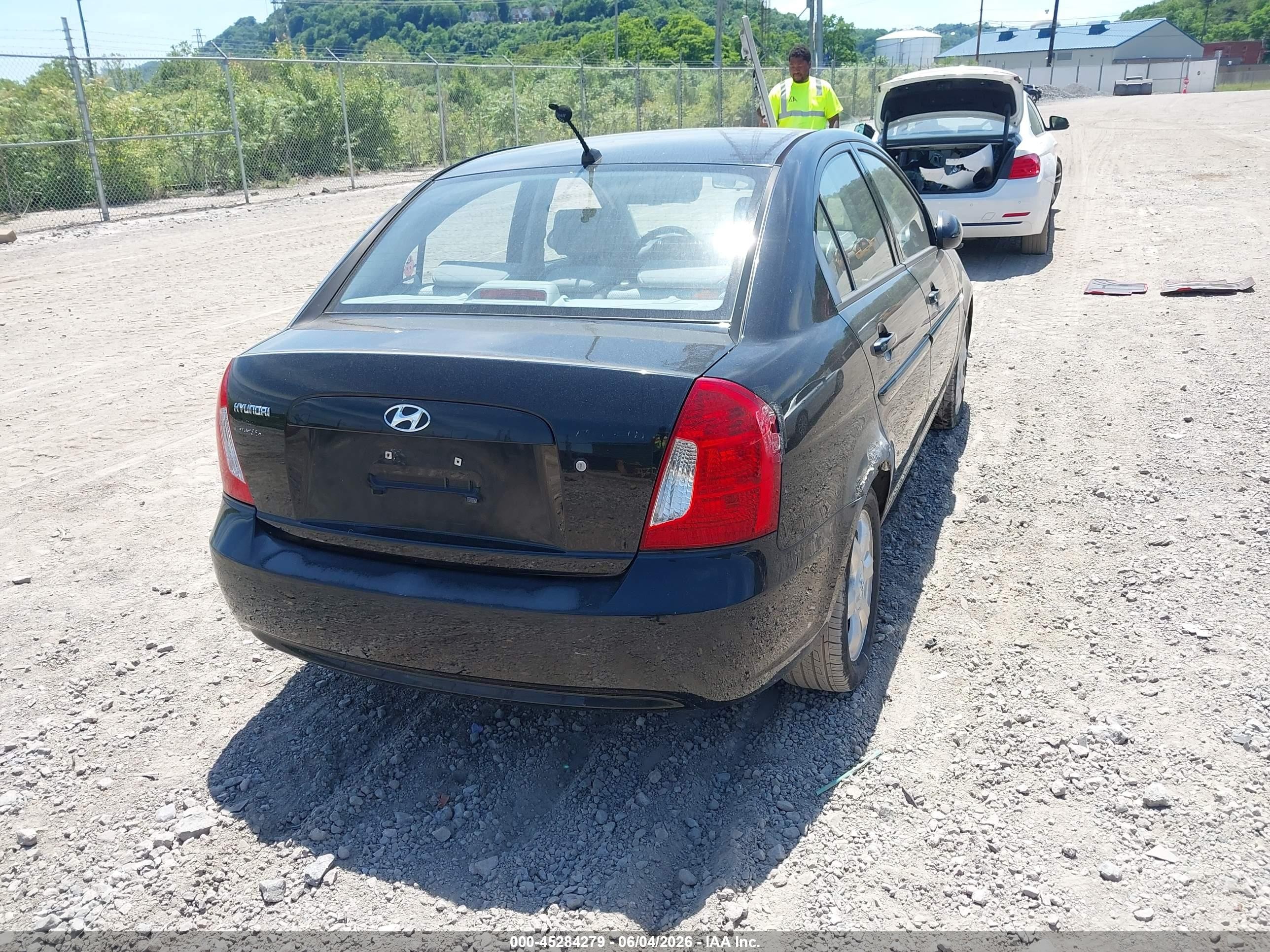 2007 Hyundai Accent Gls Черный vin: KMHCN46CX7U144192
