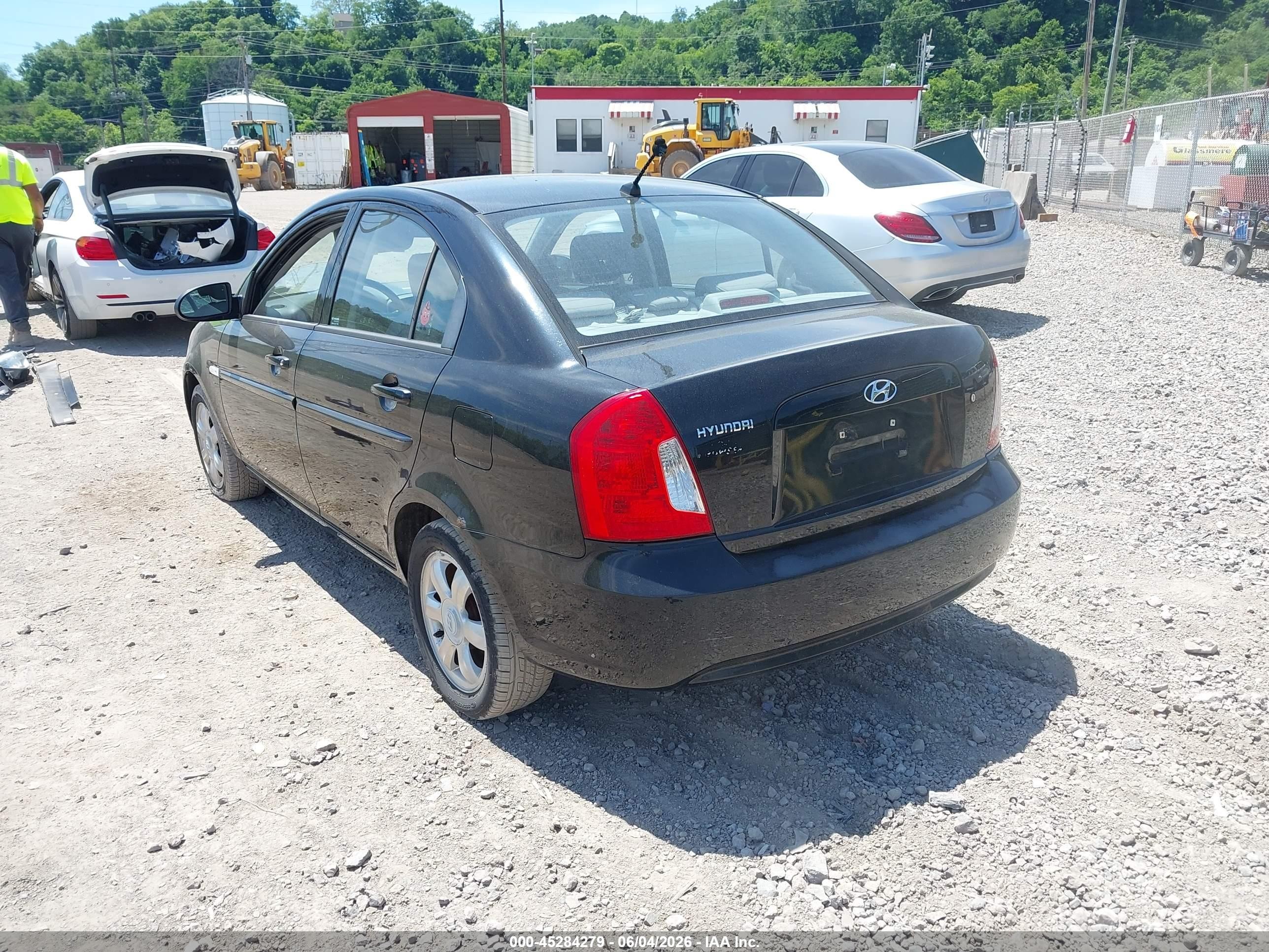 2007 Hyundai Accent Gls Черный vin: KMHCN46CX7U144192