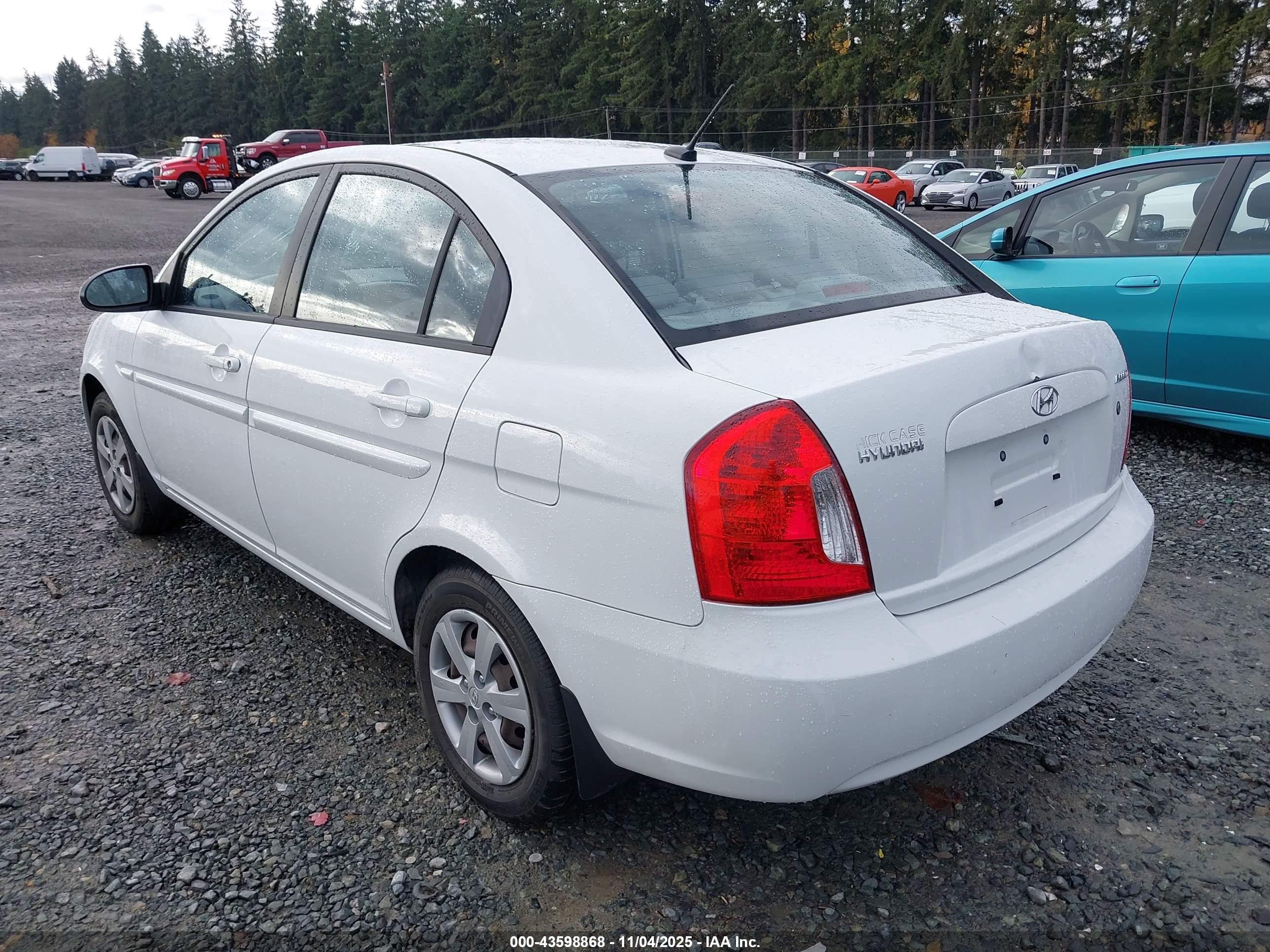 2008 Hyundai Accent Gls White vin: KMHCN46CX8U271073