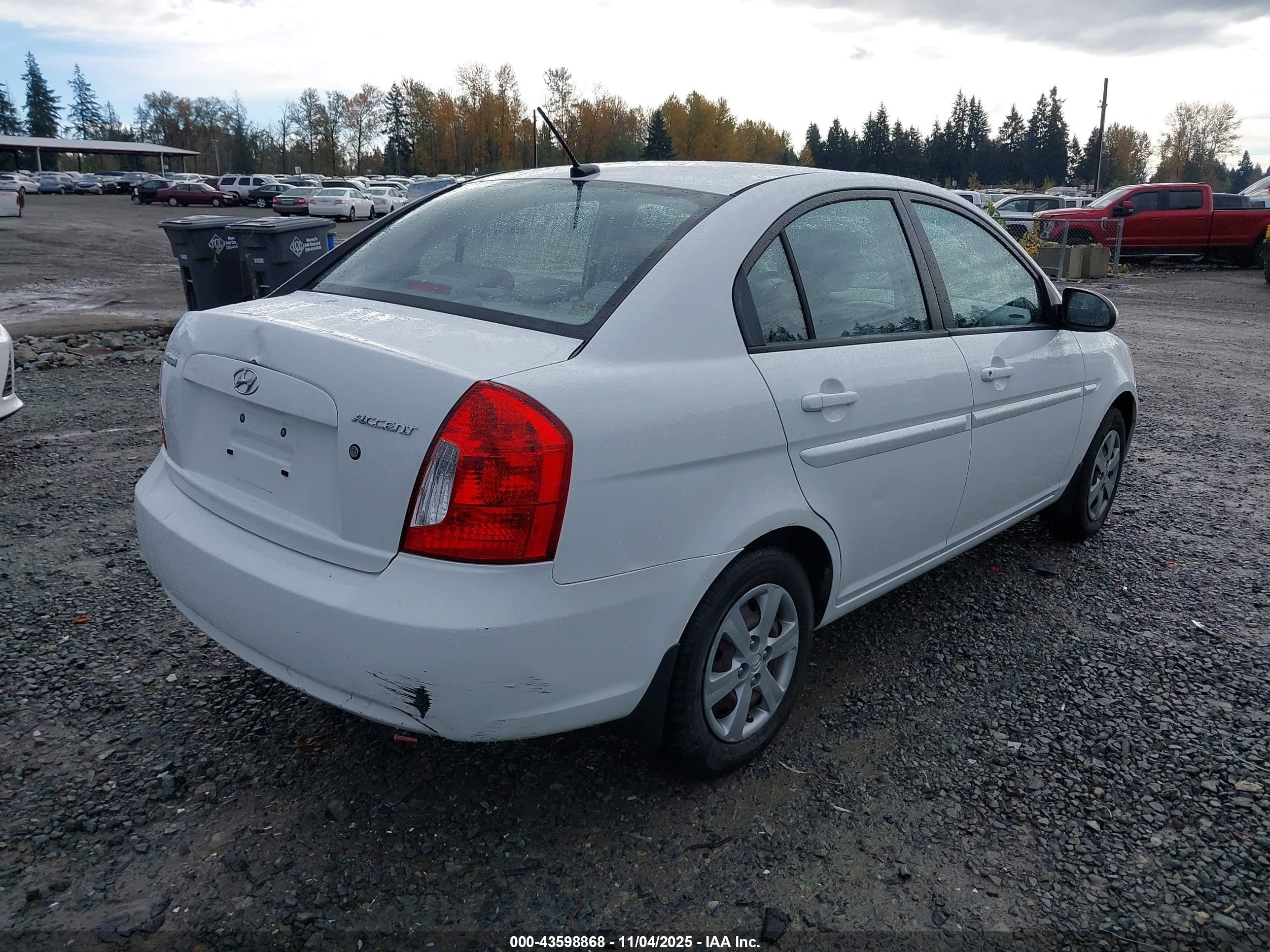 2008 Hyundai Accent Gls White vin: KMHCN46CX8U271073
