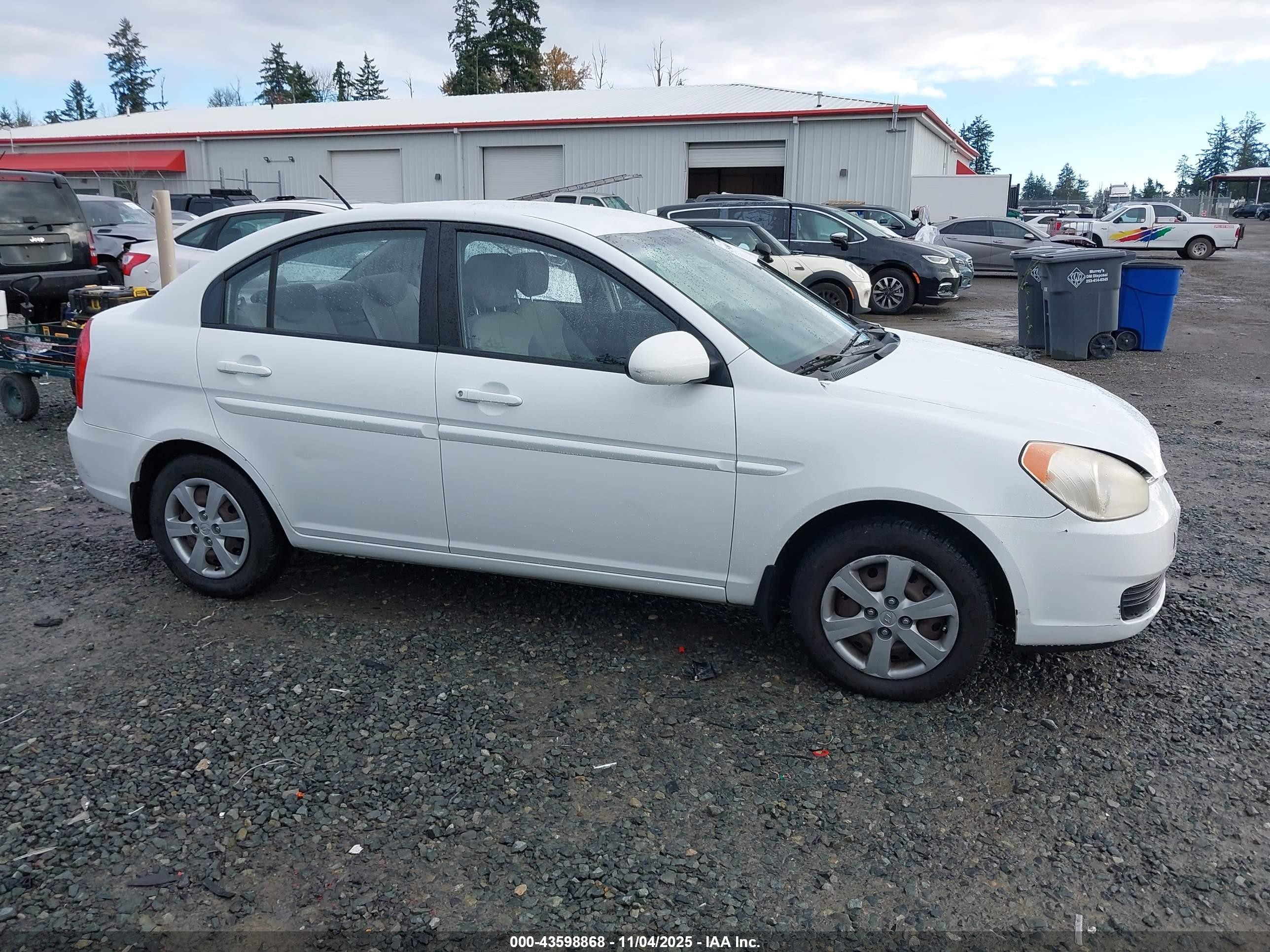 2008 Hyundai Accent Gls White vin: KMHCN46CX8U271073