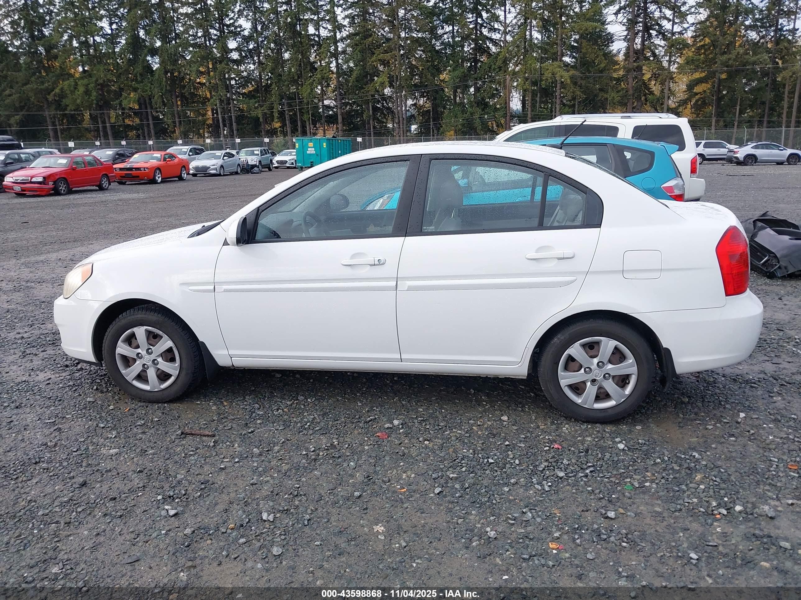 2008 Hyundai Accent Gls White vin: KMHCN46CX8U271073