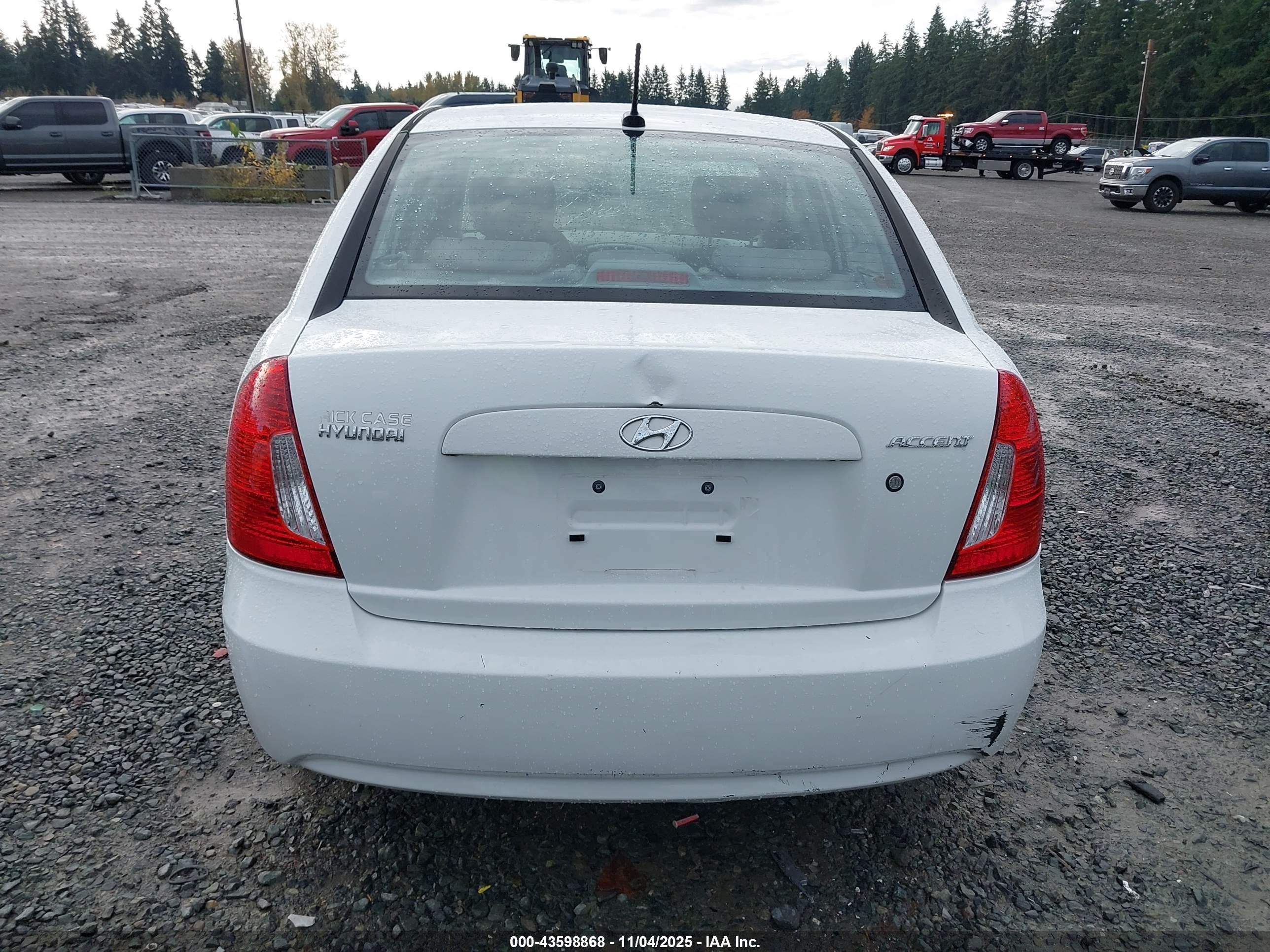 2008 Hyundai Accent Gls White vin: KMHCN46CX8U271073