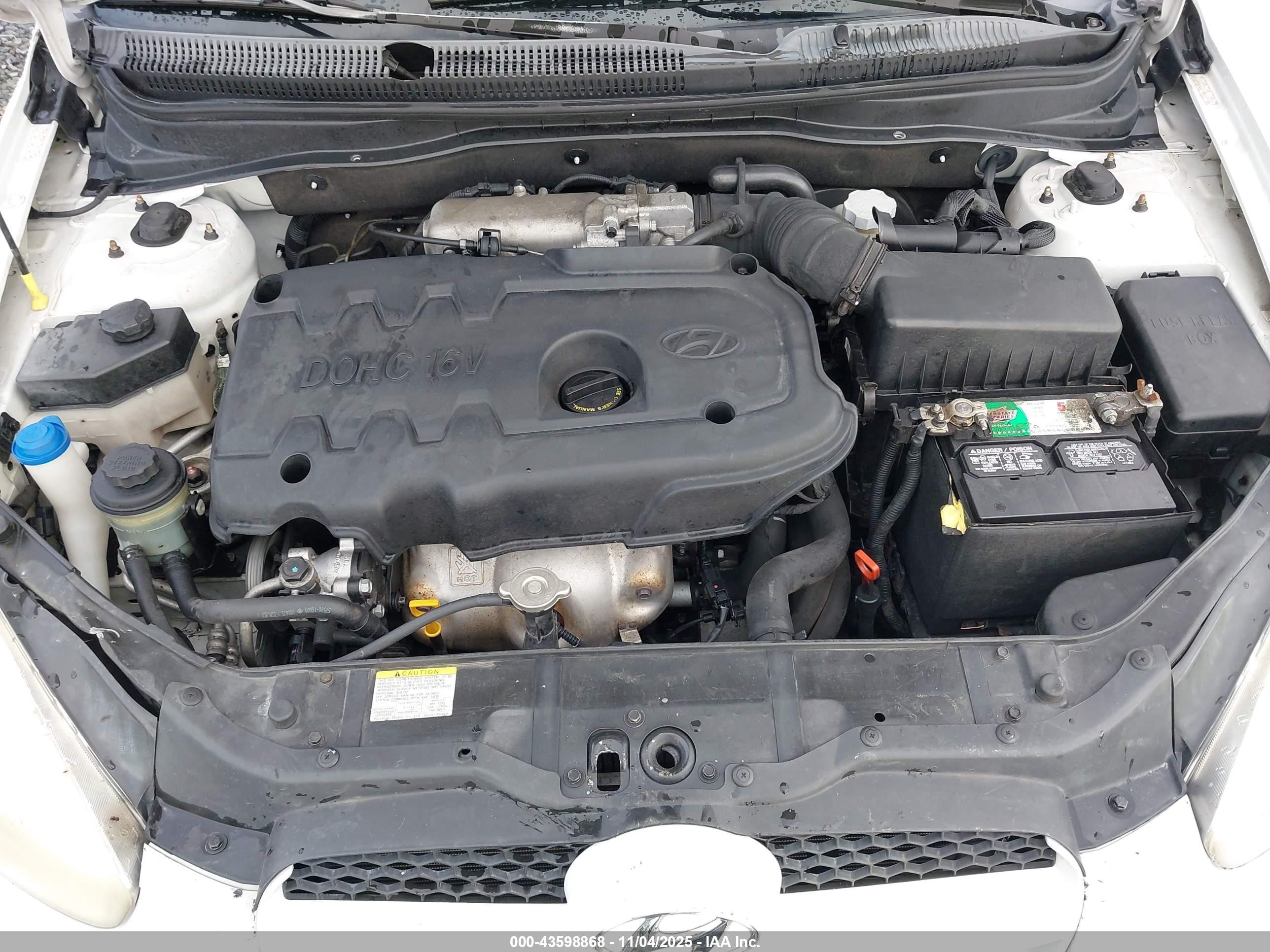 2008 Hyundai Accent Gls White vin: KMHCN46CX8U271073