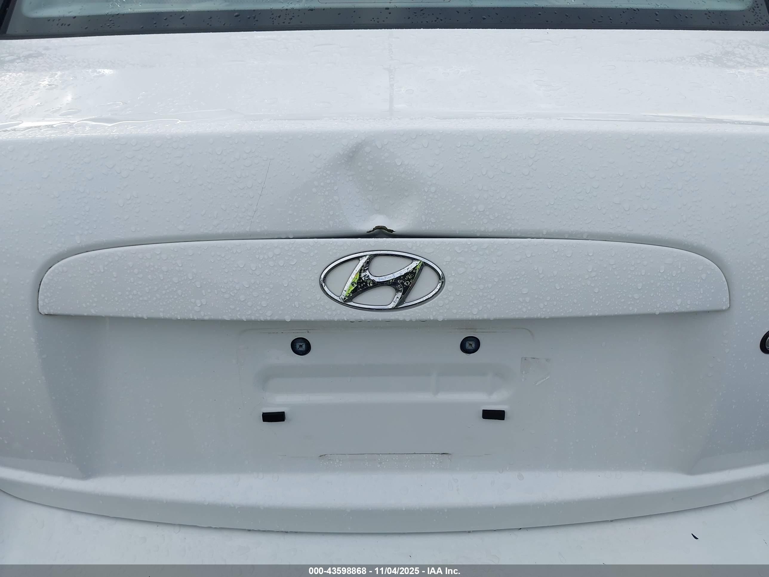 2008 Hyundai Accent Gls White vin: KMHCN46CX8U271073