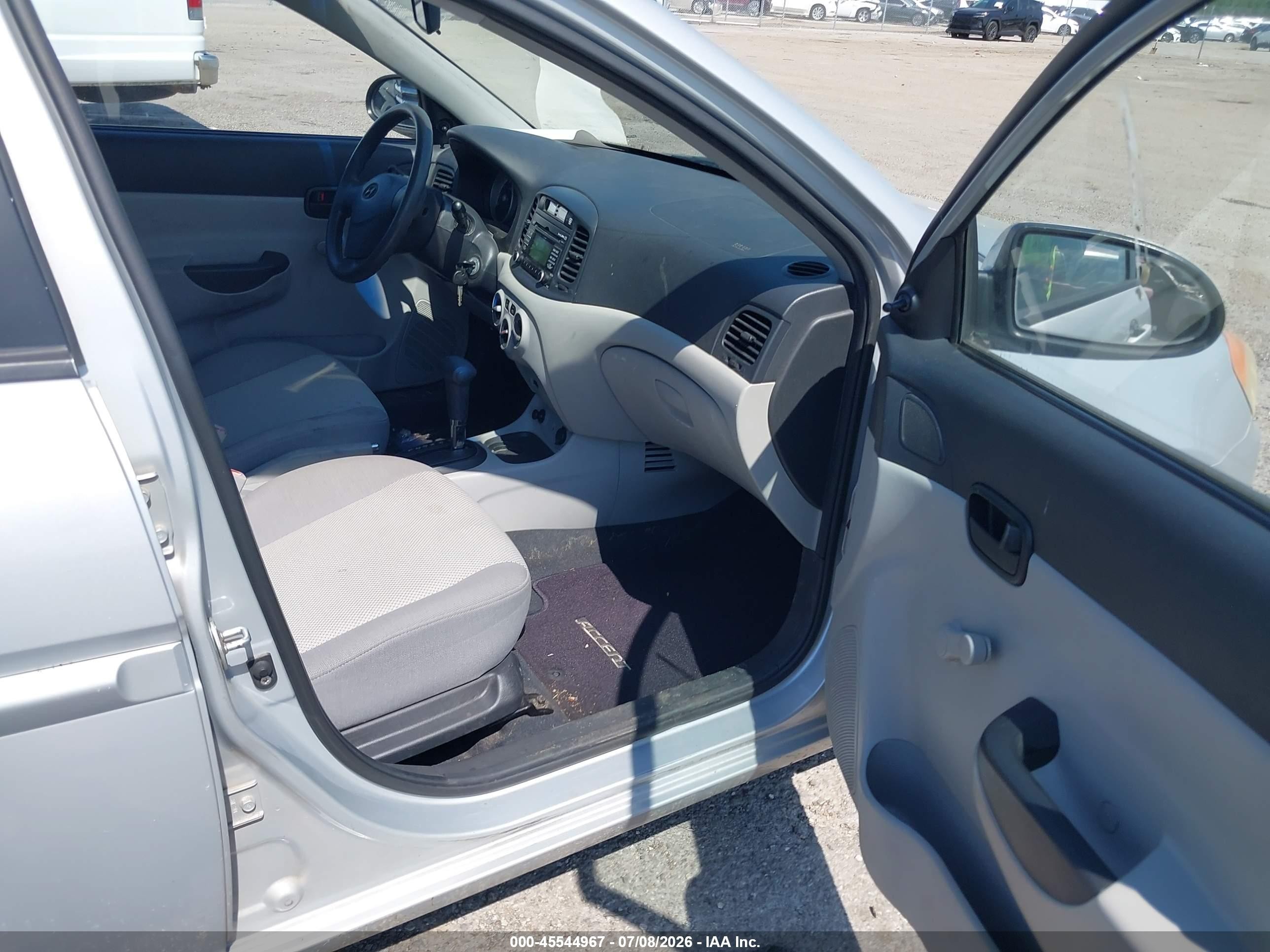 2009 Hyundai Accent Gls Silver vin: KMHCN46CX9U296881
