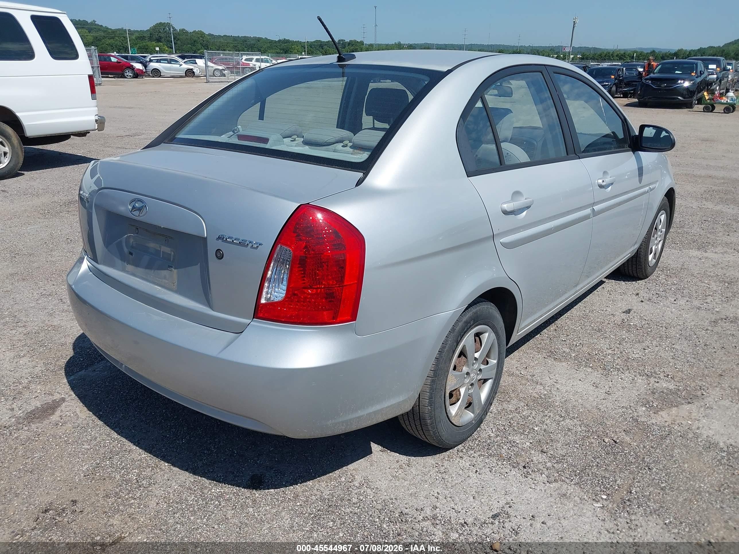 2009 Hyundai Accent Gls Silver vin: KMHCN46CX9U296881
