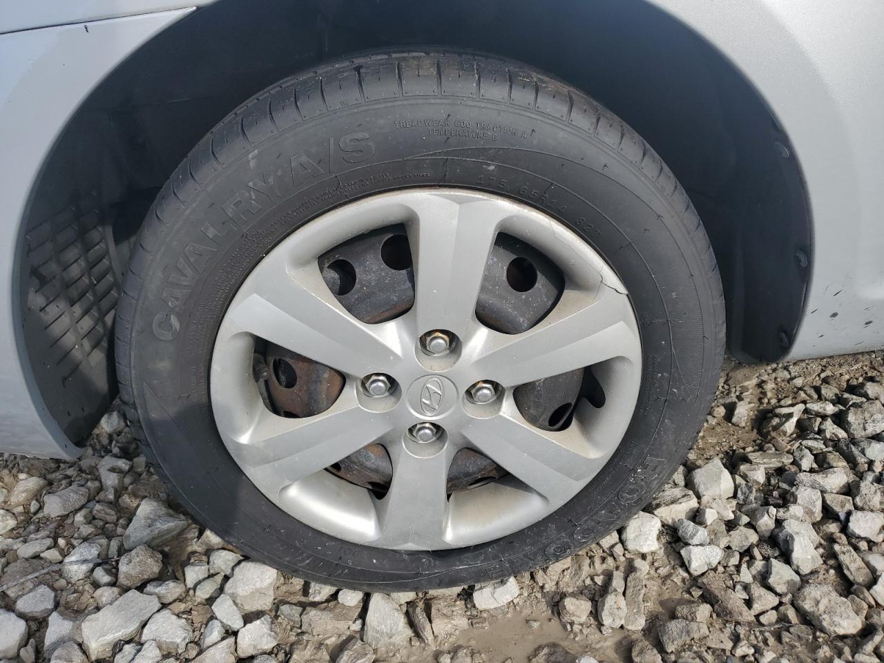 2011 Hyundai Accent Gls Silver vin: KMHCN4AC0BU606551 Damage: Left Front Wheel Cover, Broken, Replacement Required