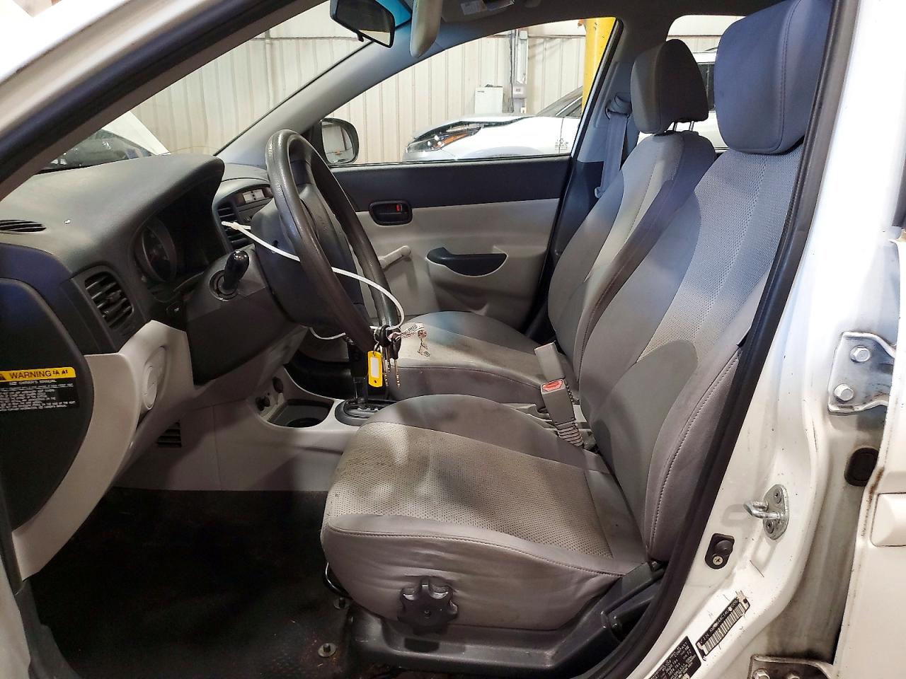 2010 Hyundai Accent Gls White vin: KMHCN4AC1AU420063