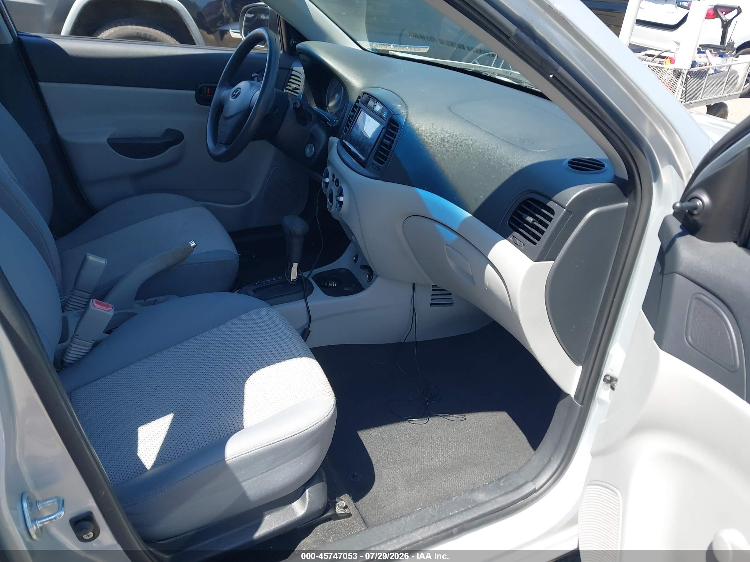 2010 Hyundai Accent Gls Silver vin: KMHCN4AC1AU445772