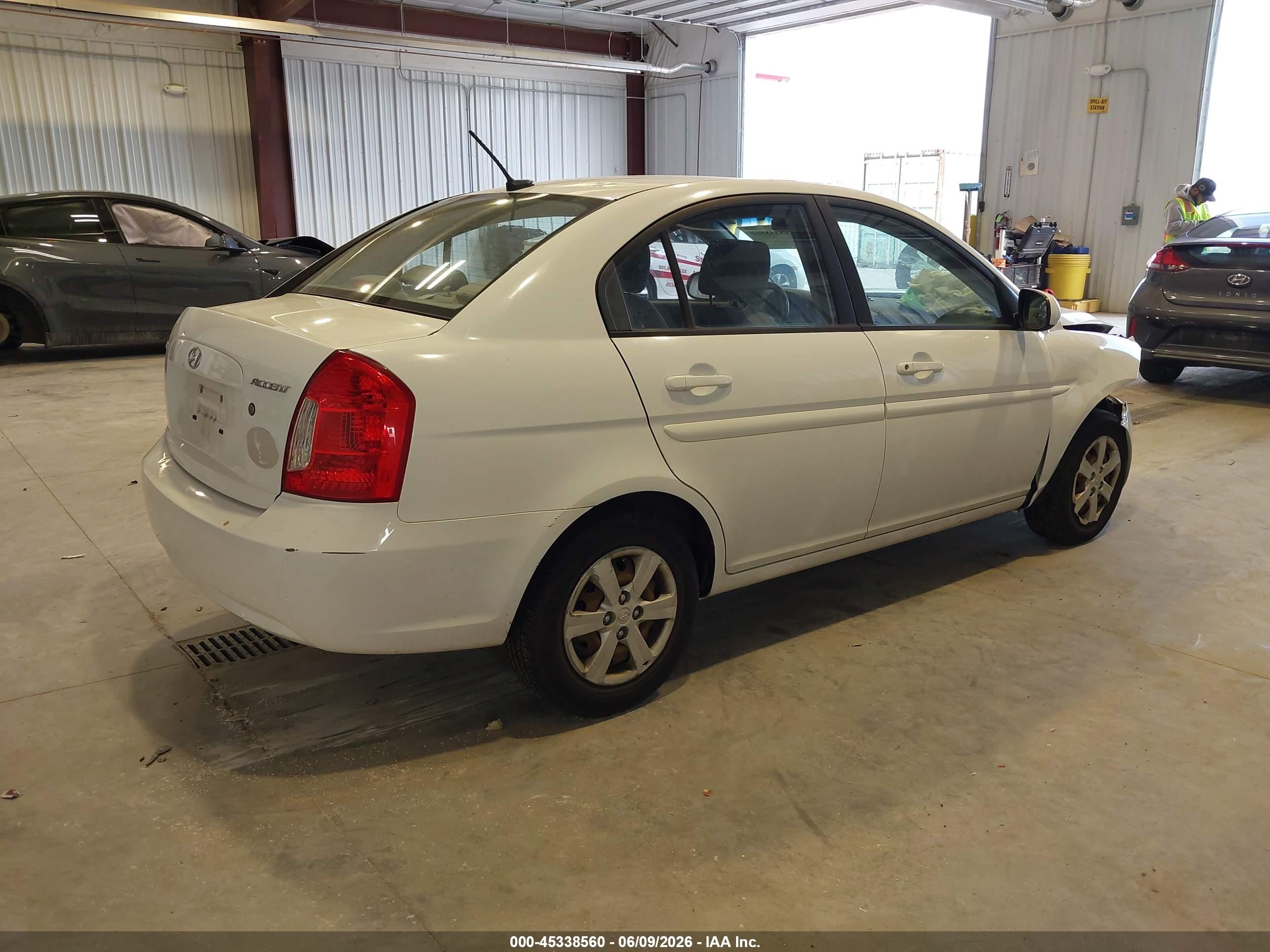 2010 Hyundai Accent Gls White vin: KMHCN4AC2AU424509