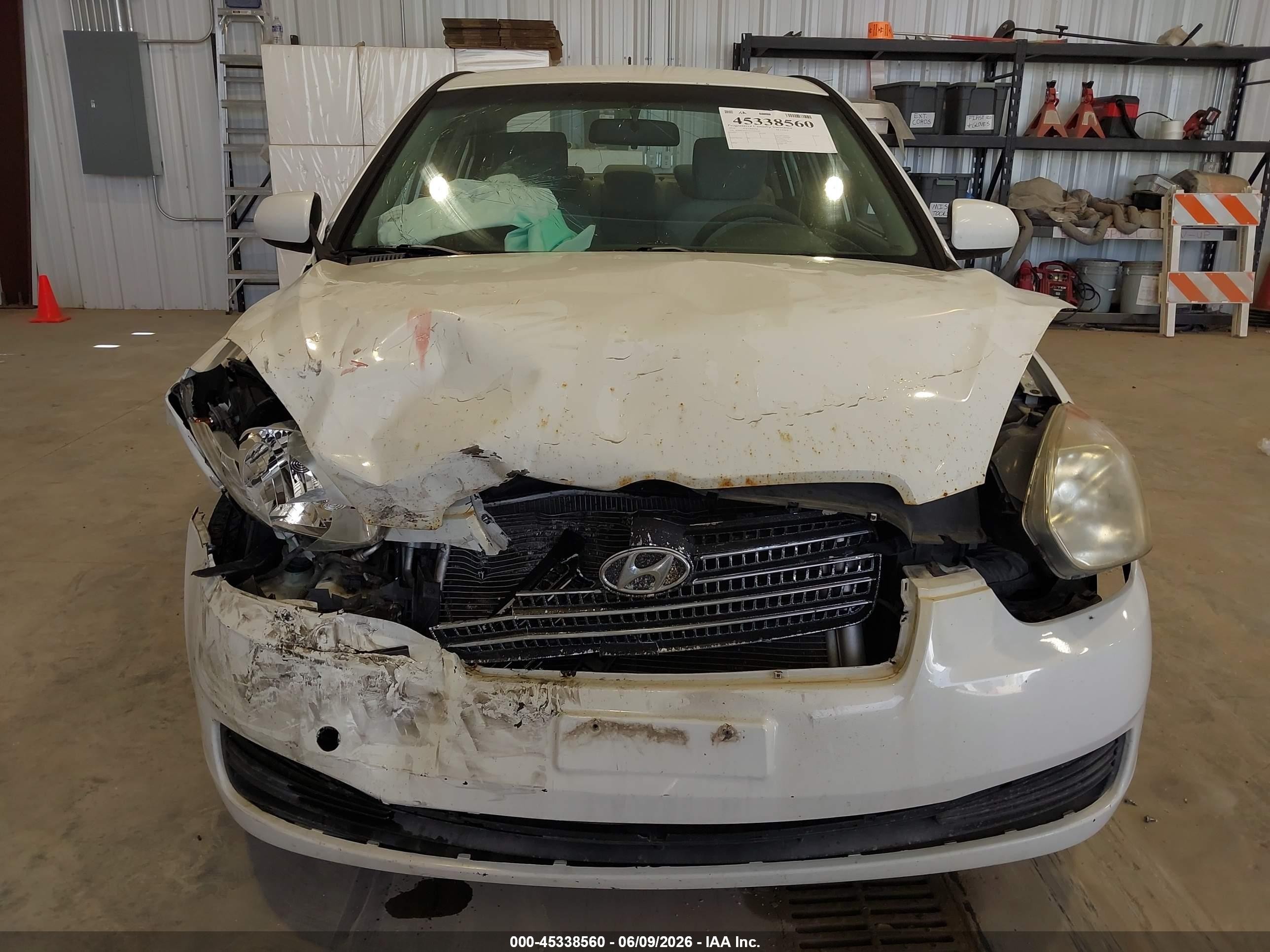 2010 Hyundai Accent Gls White vin: KMHCN4AC2AU424509