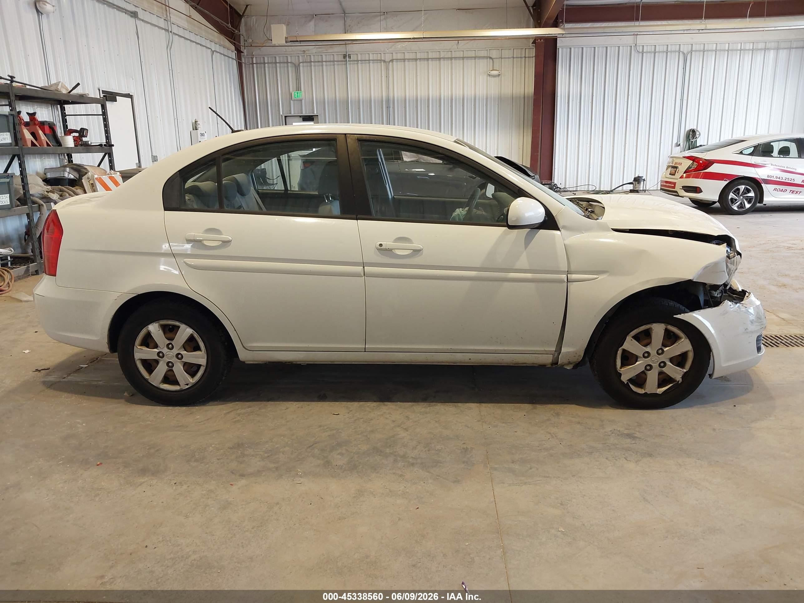 2010 Hyundai Accent Gls White vin: KMHCN4AC2AU424509