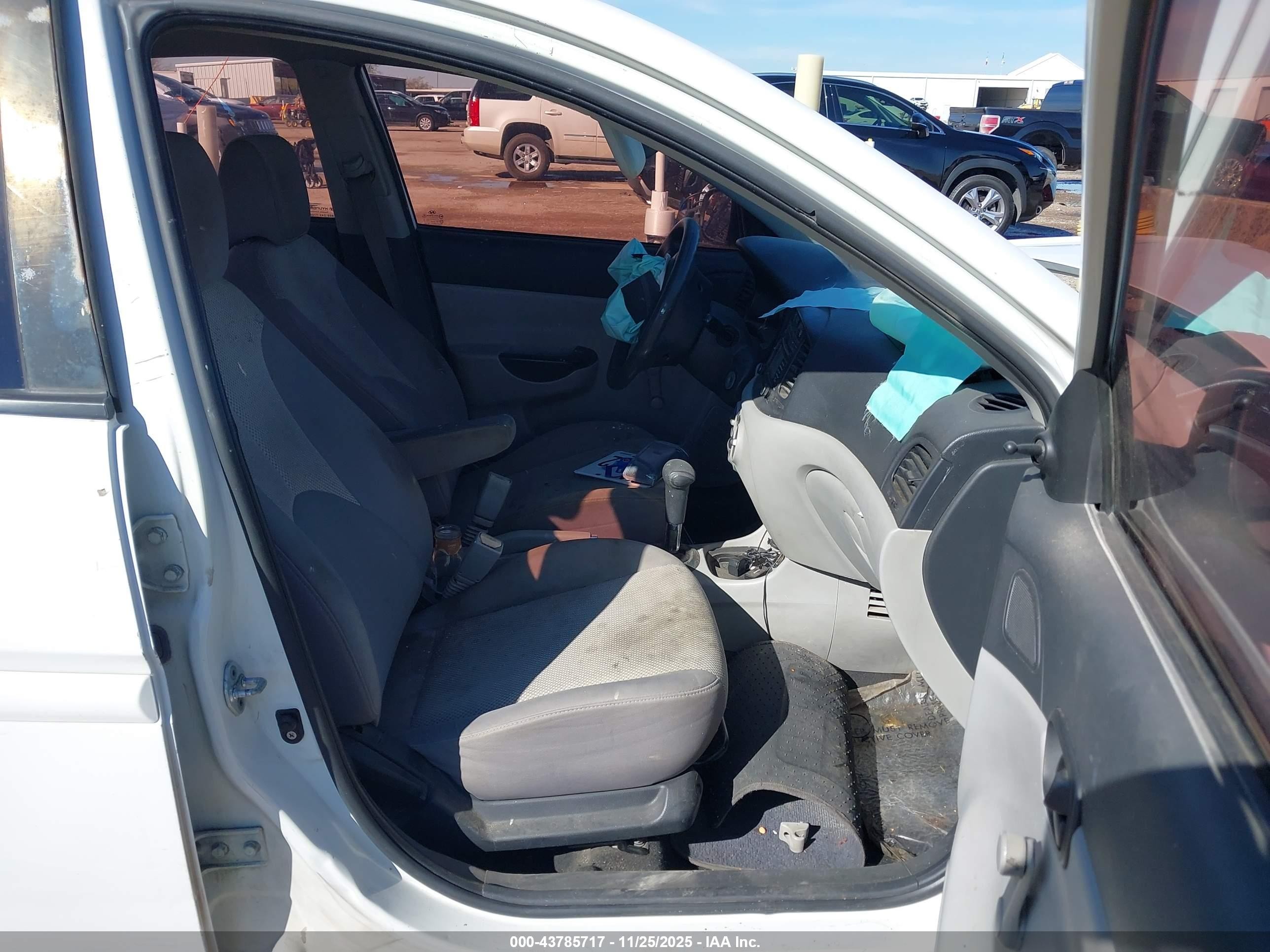 2010 Hyundai Accent Gls White vin: KMHCN4AC3AU488736