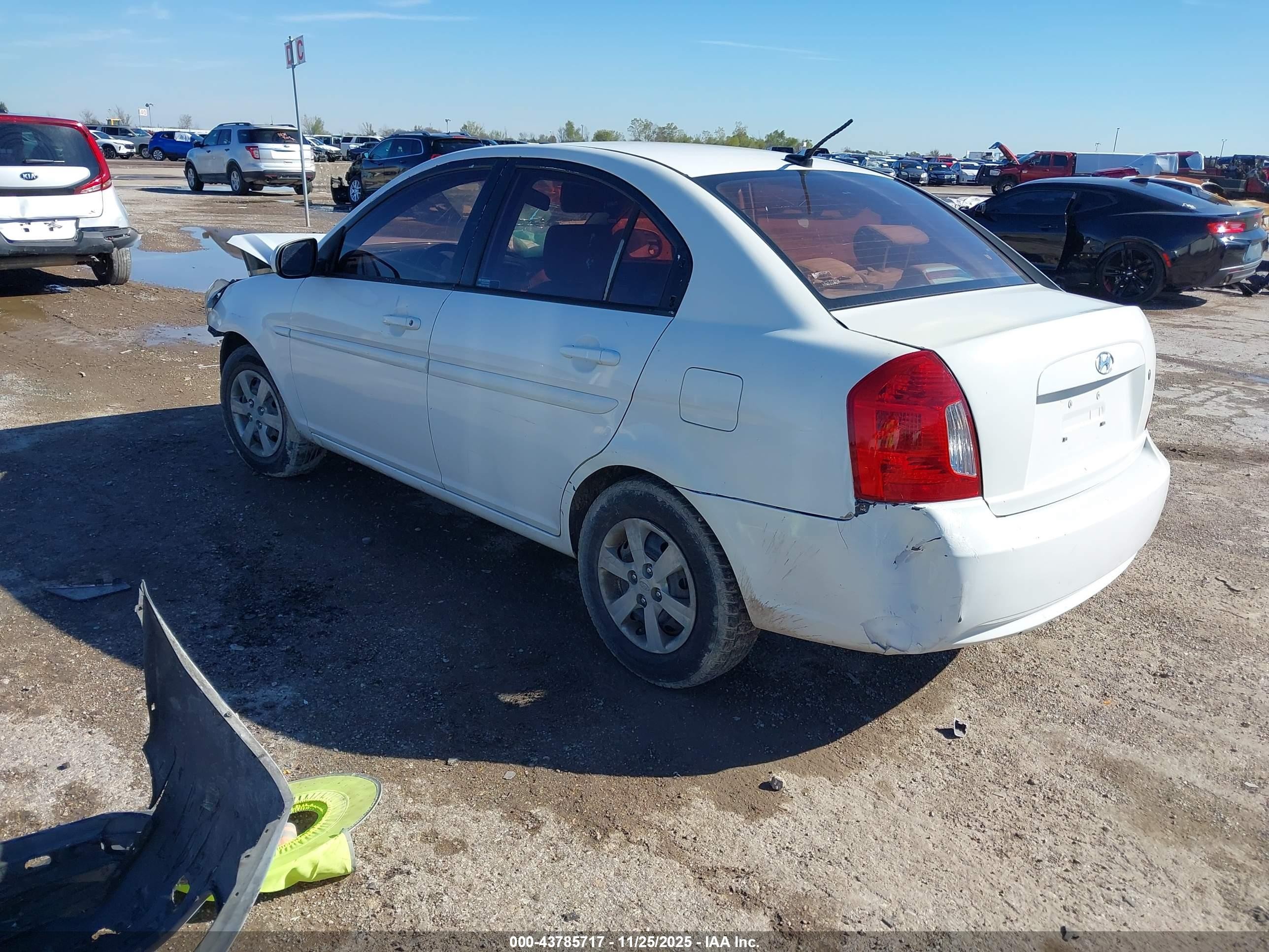 2010 Hyundai Accent Gls White vin: KMHCN4AC3AU488736
