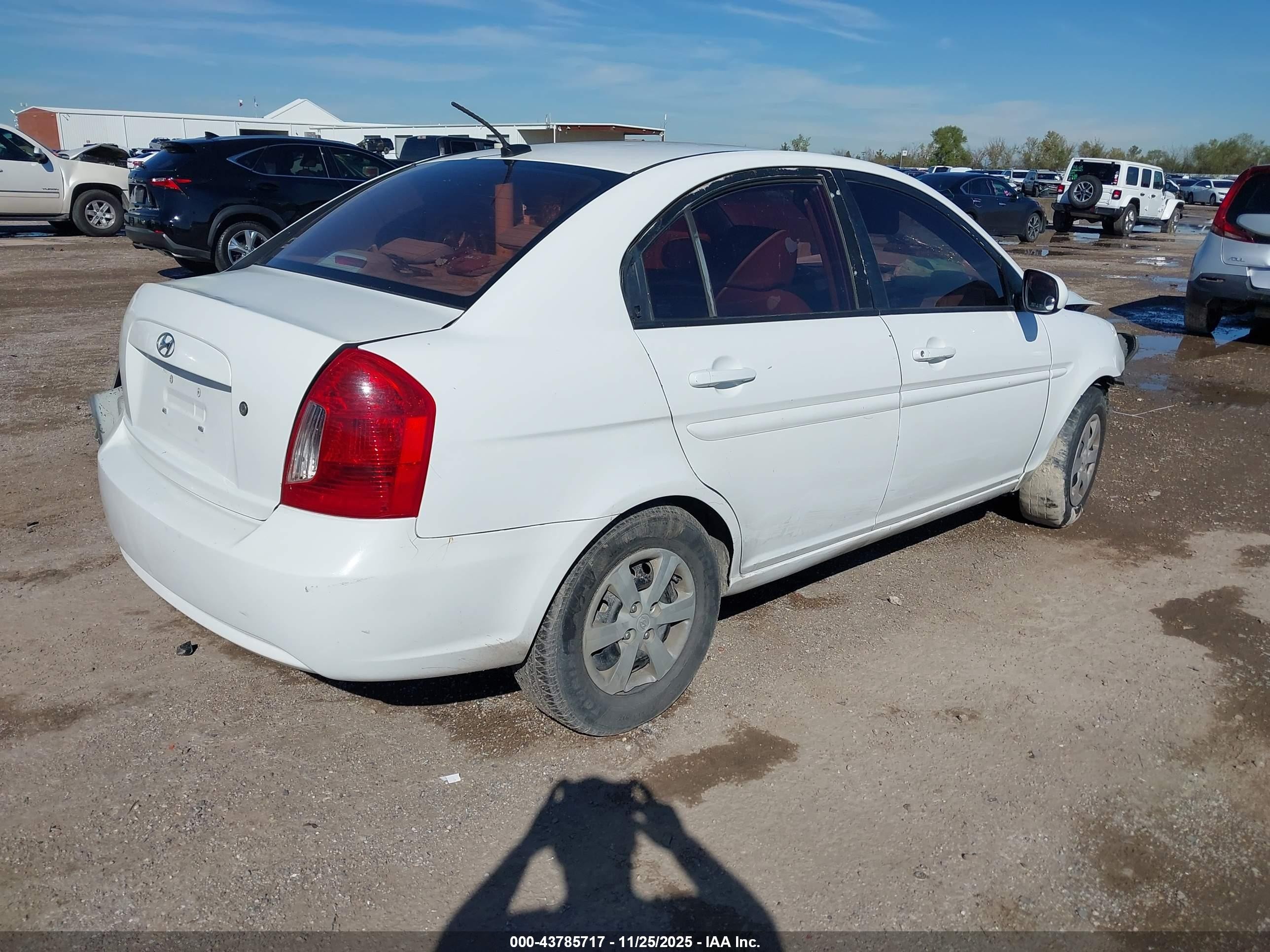 2010 Hyundai Accent Gls White vin: KMHCN4AC3AU488736