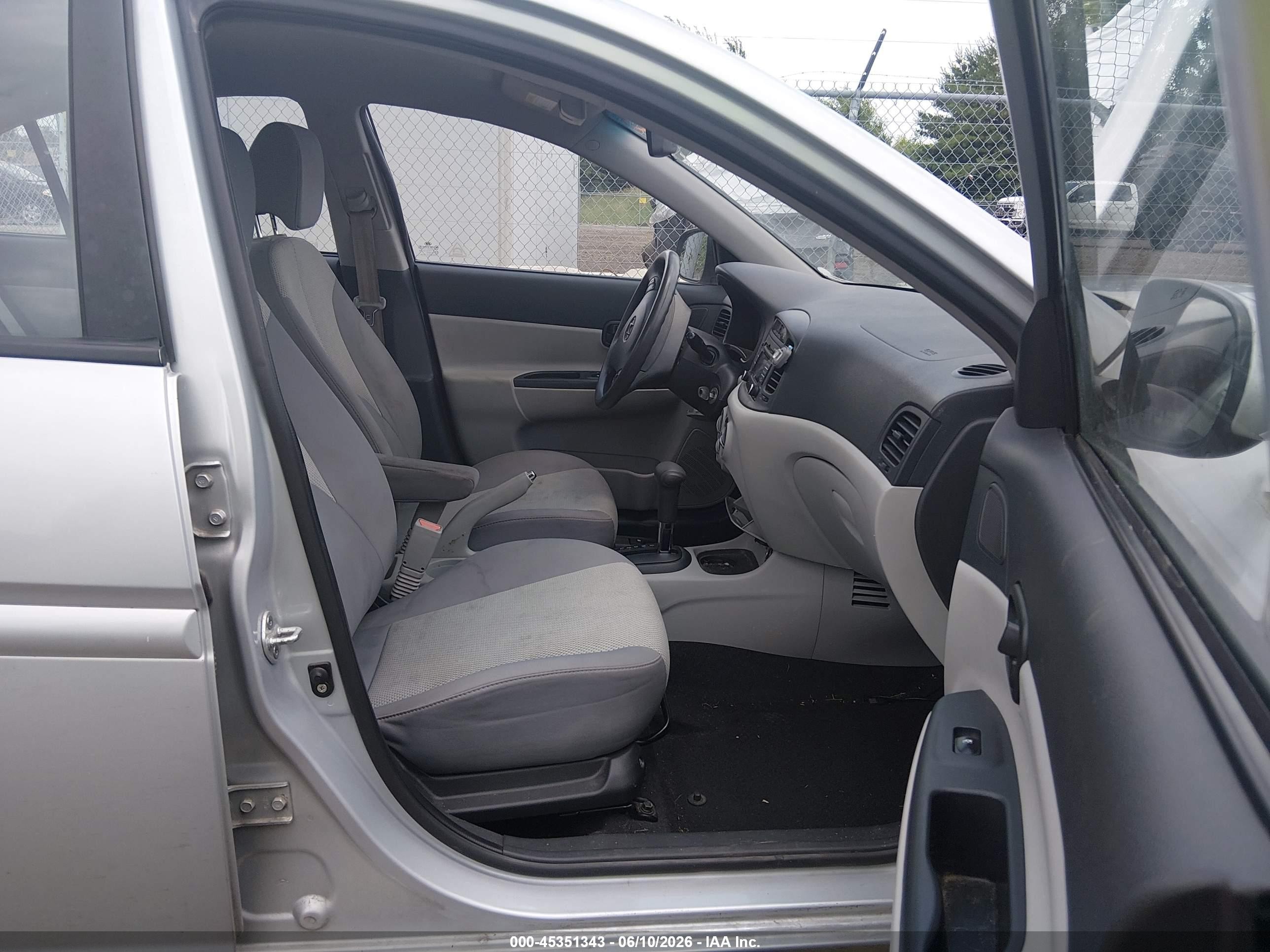 2010 Hyundai Accent Gls Silver vin: KMHCN4AC8AU504848