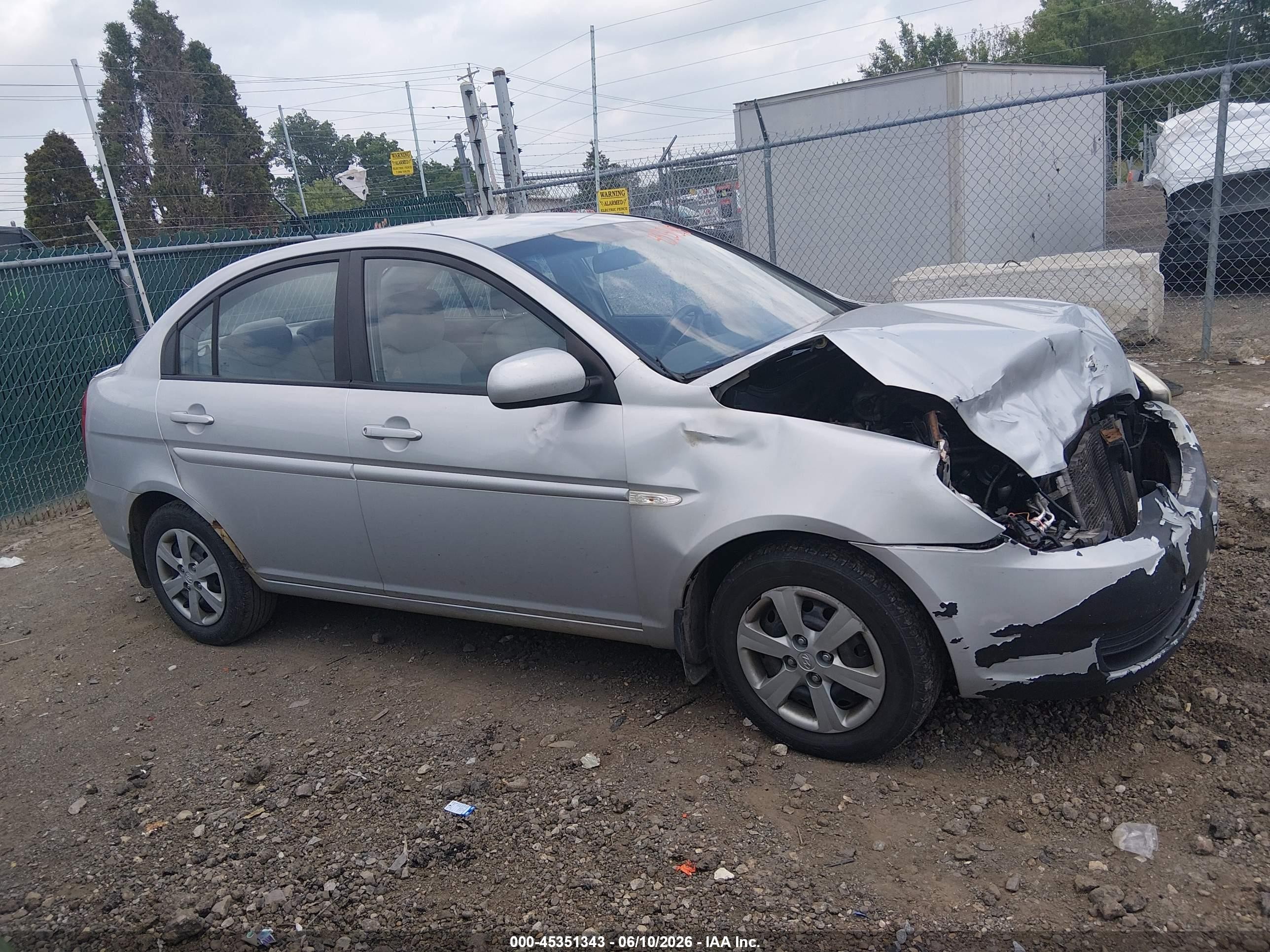 2010 Hyundai Accent Gls Silver vin: KMHCN4AC8AU504848
