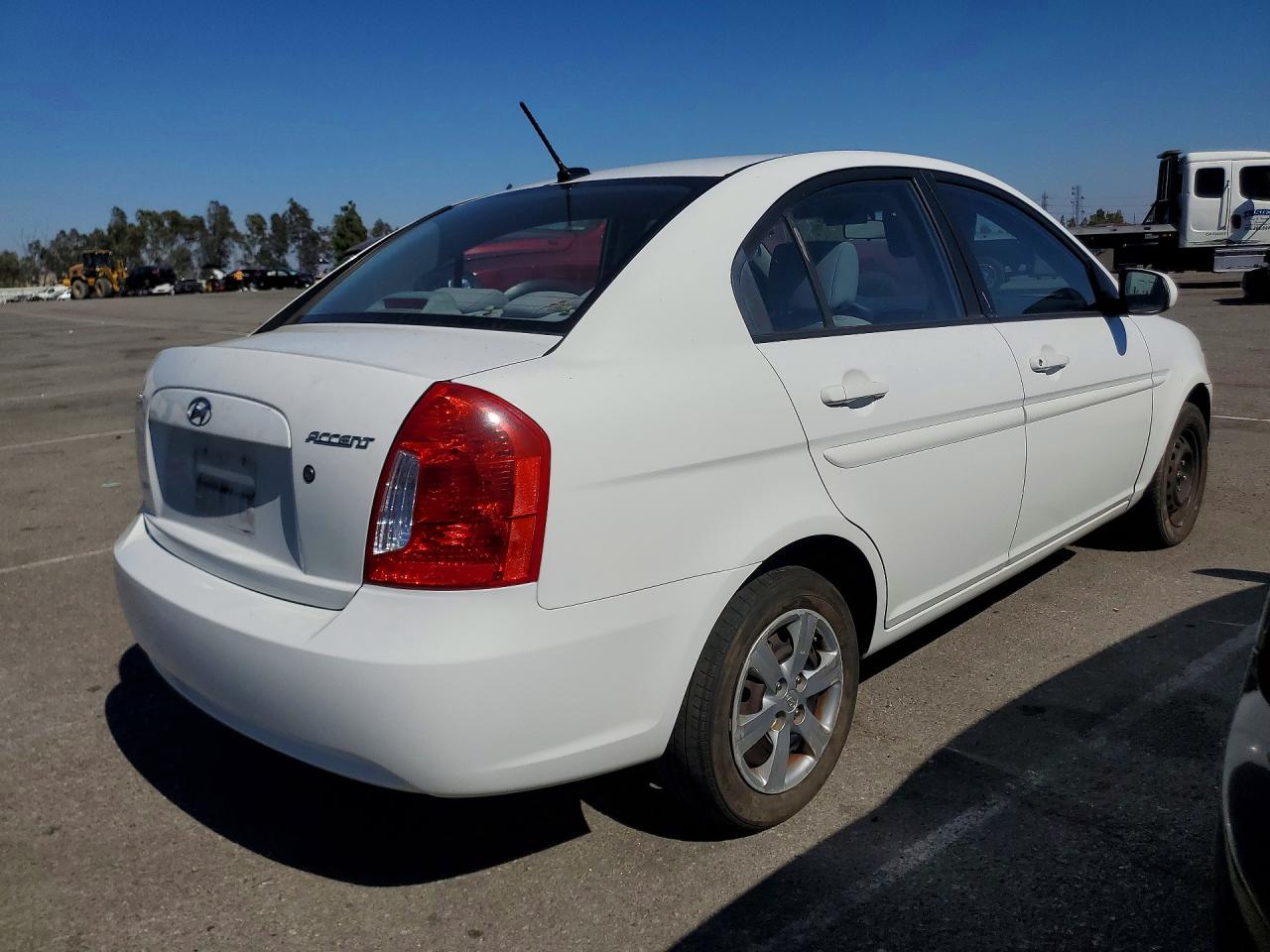 2011 Hyundai Accent Gls White vin: KMHCN4ACXBU606640