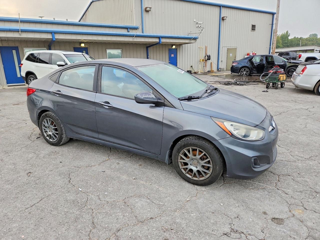 2013 Hyundai Accent Gls Gray vin: KMHCT4AE0DU298498