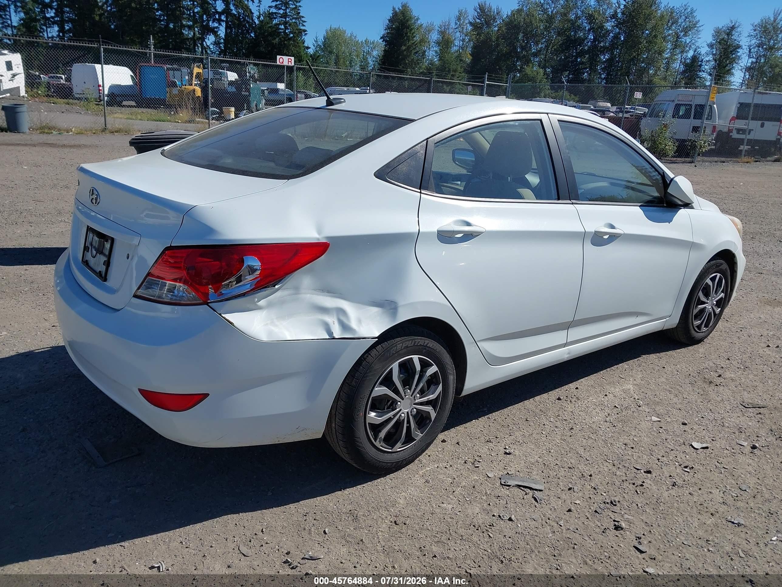 2013 Hyundai Accent Gls White vin: KMHCT4AE0DU368324
