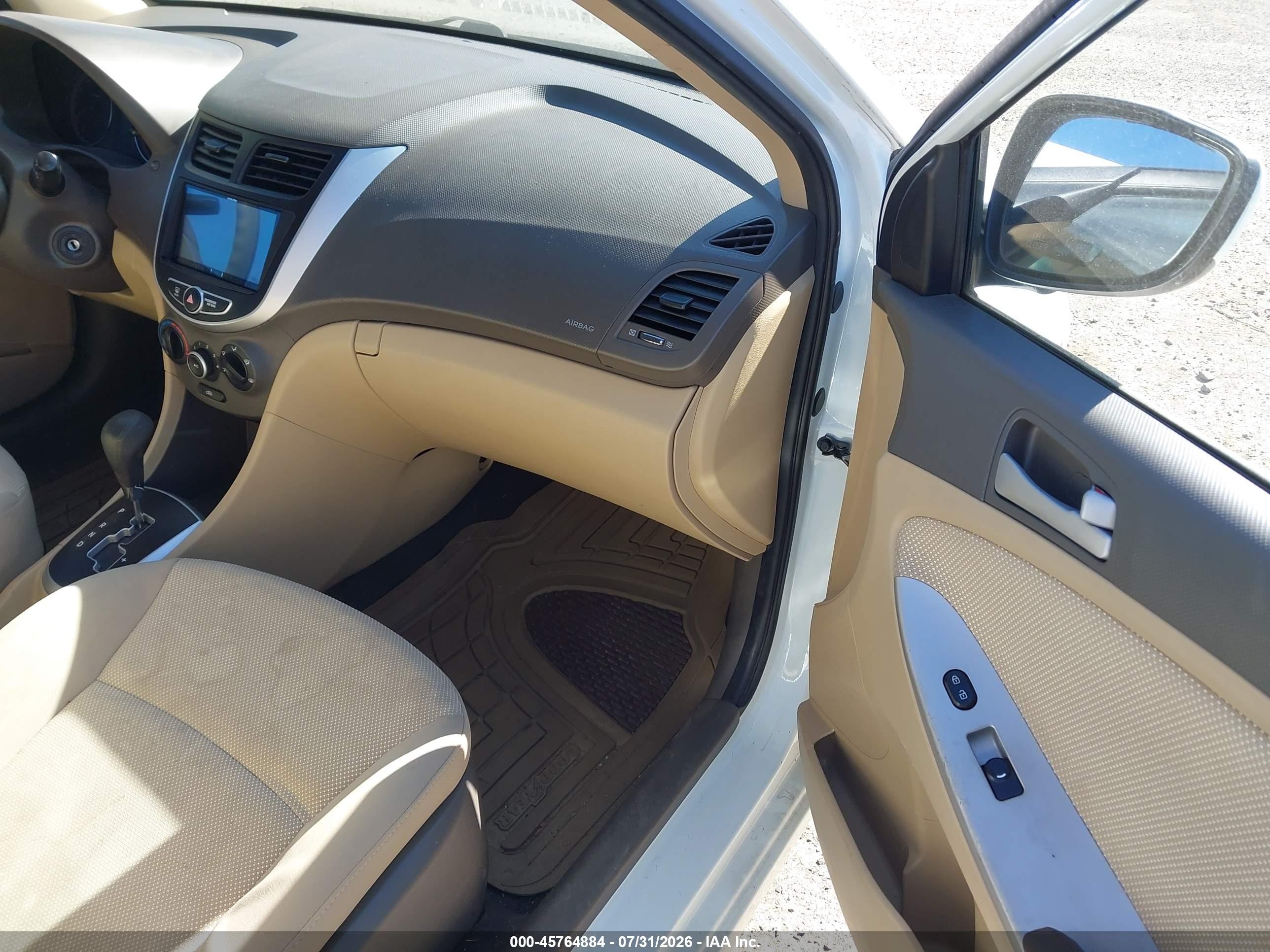 2013 Hyundai Accent Gls White vin: KMHCT4AE0DU368324