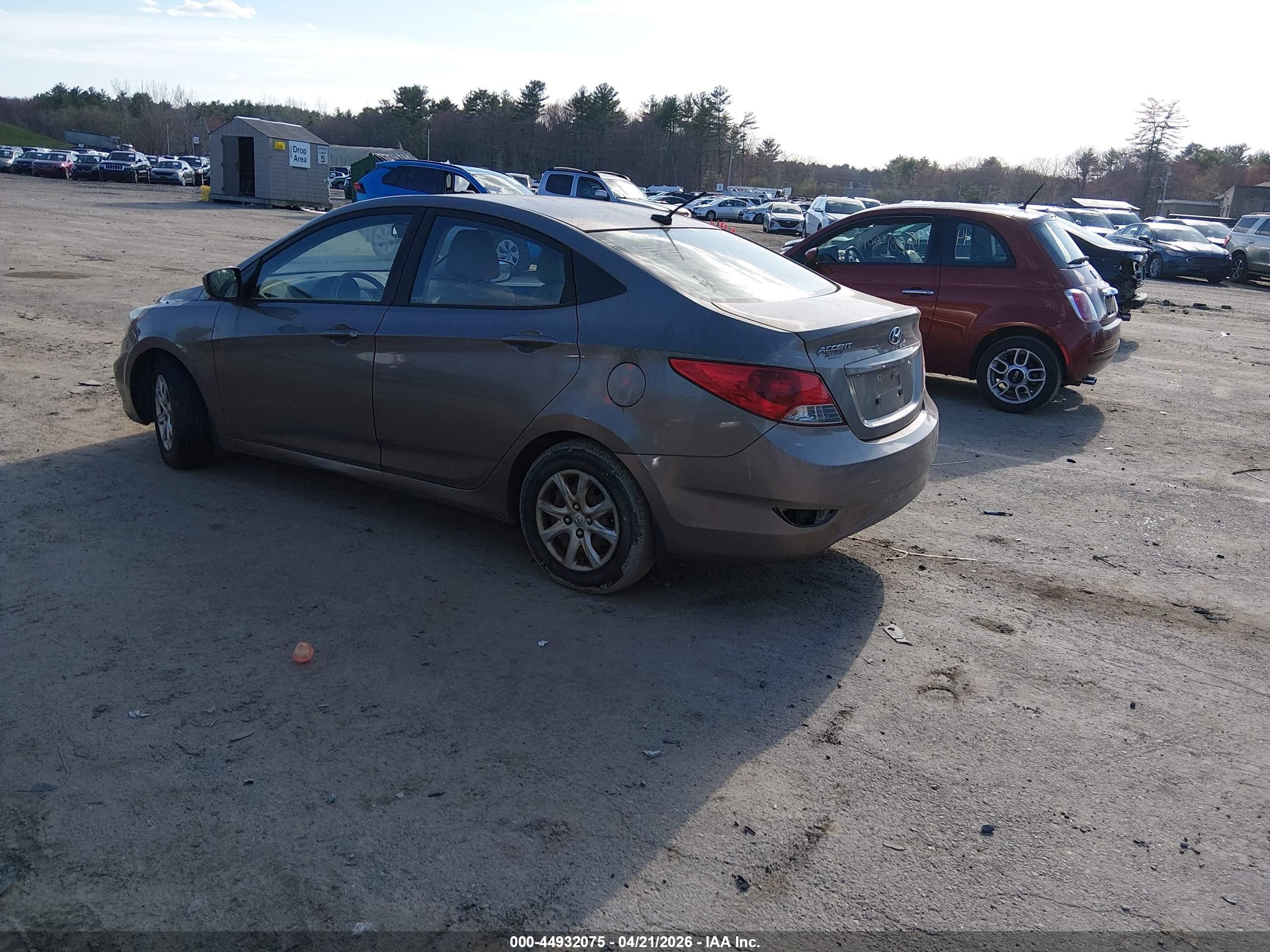 2013 Hyundai Accent Gls Beige vin: KMHCT4AE0DU406800