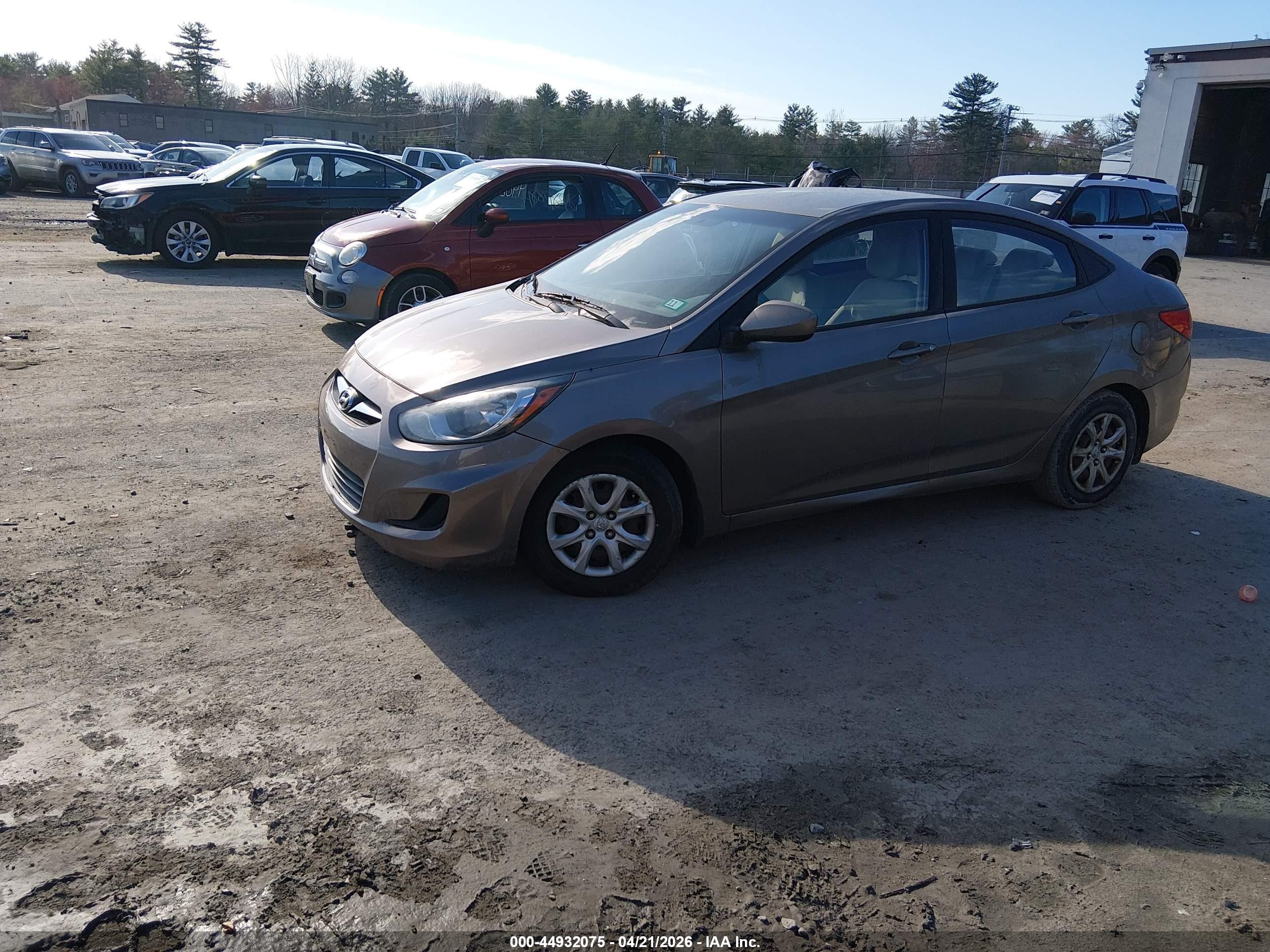 2013 Hyundai Accent Gls Beige vin: KMHCT4AE0DU406800