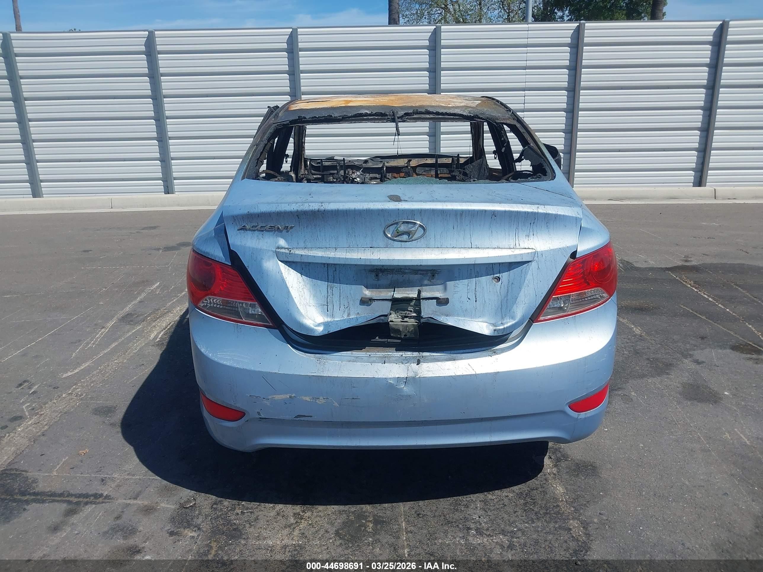 2013 Hyundai Accent Gls Light Blue vin: KMHCT4AE0DU481402