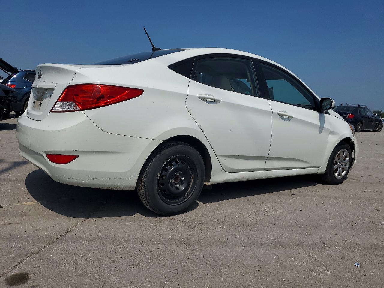 2013 Hyundai Accent Gls White vin: KMHCT4AE0DU496028