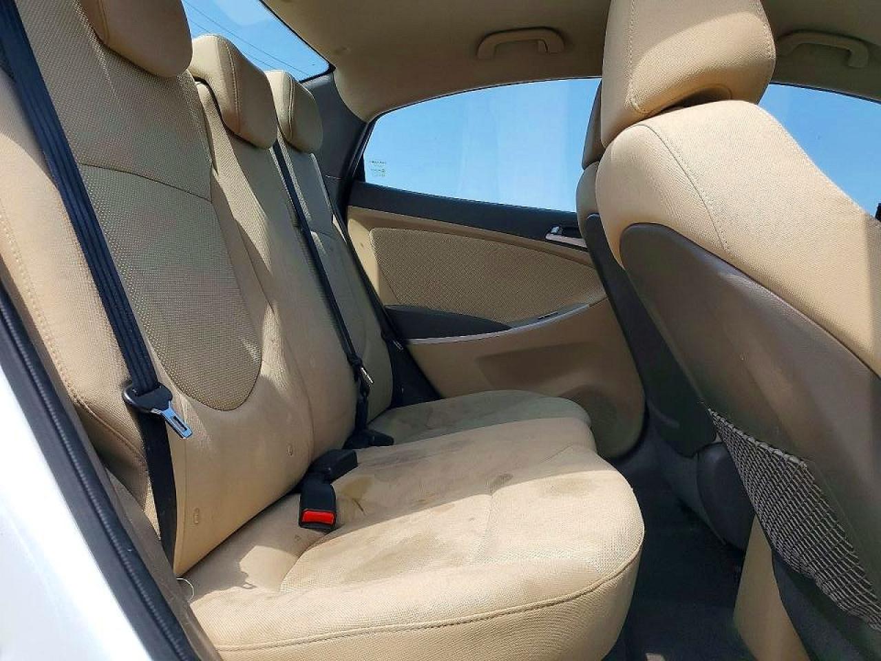 2013 Hyundai Accent Gls White vin: KMHCT4AE0DU496028