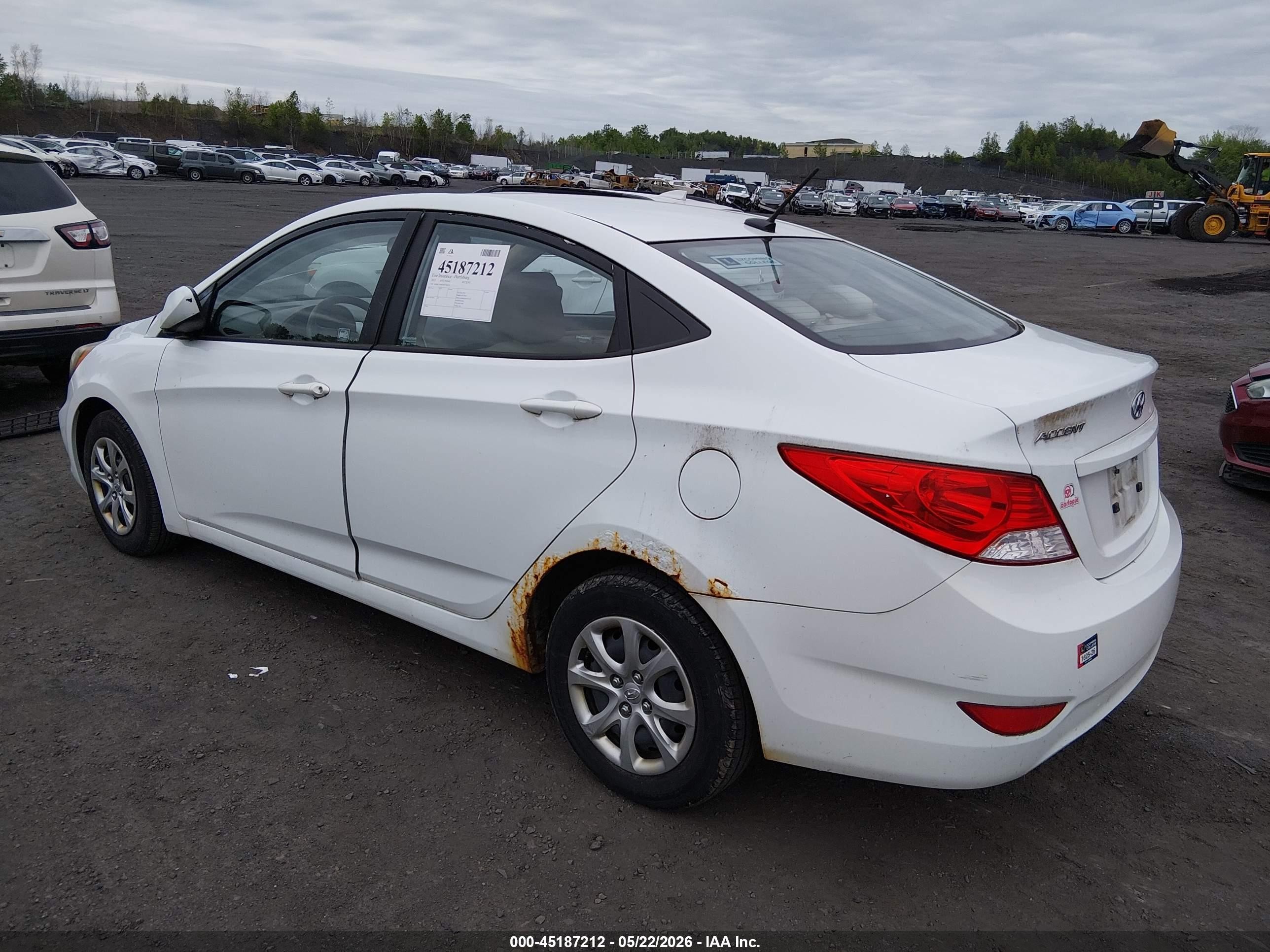 2013 Hyundai Accent Gls White vin: KMHCT4AE0DU496076