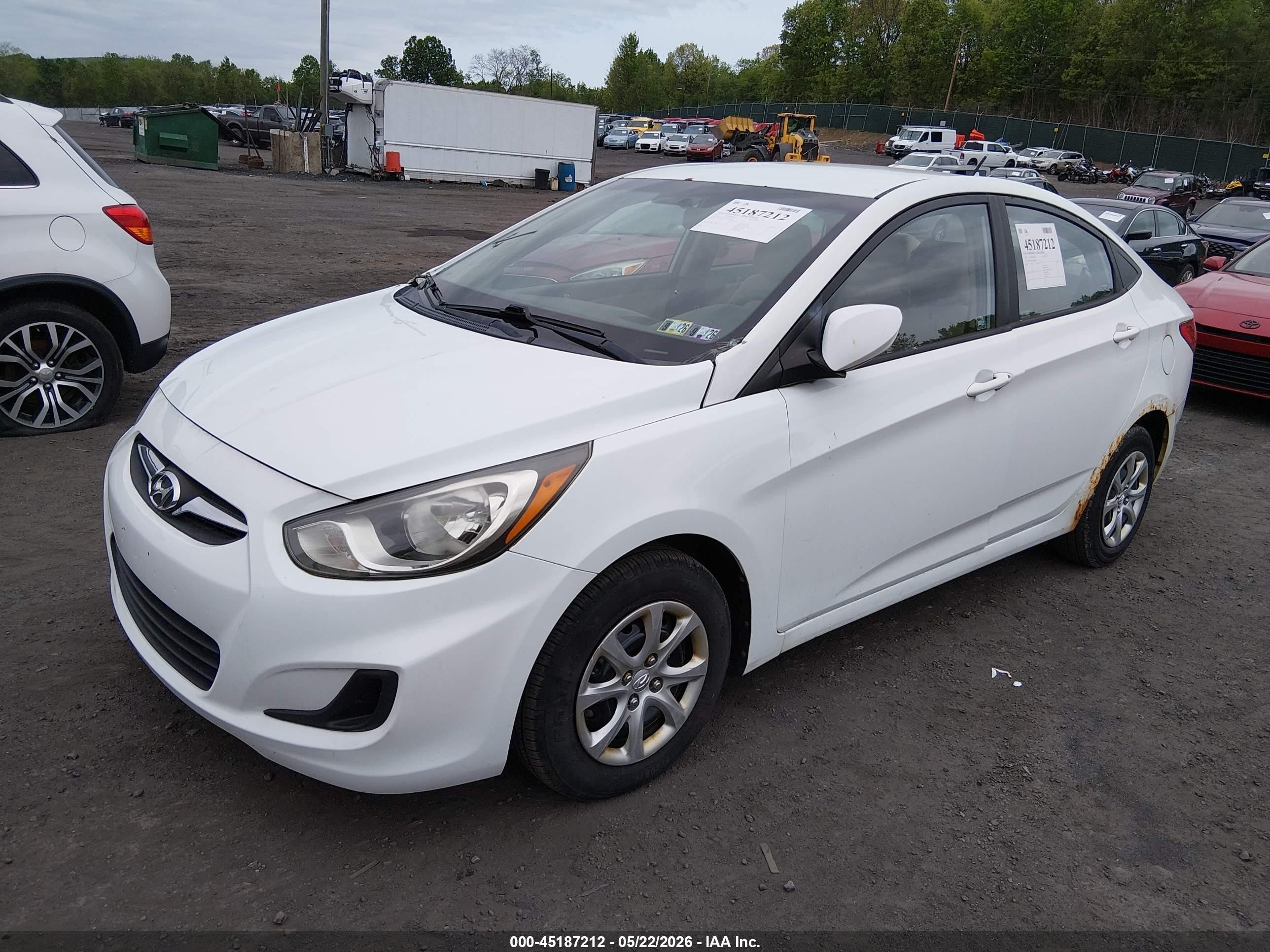 2013 Hyundai Accent Gls White vin: KMHCT4AE0DU496076