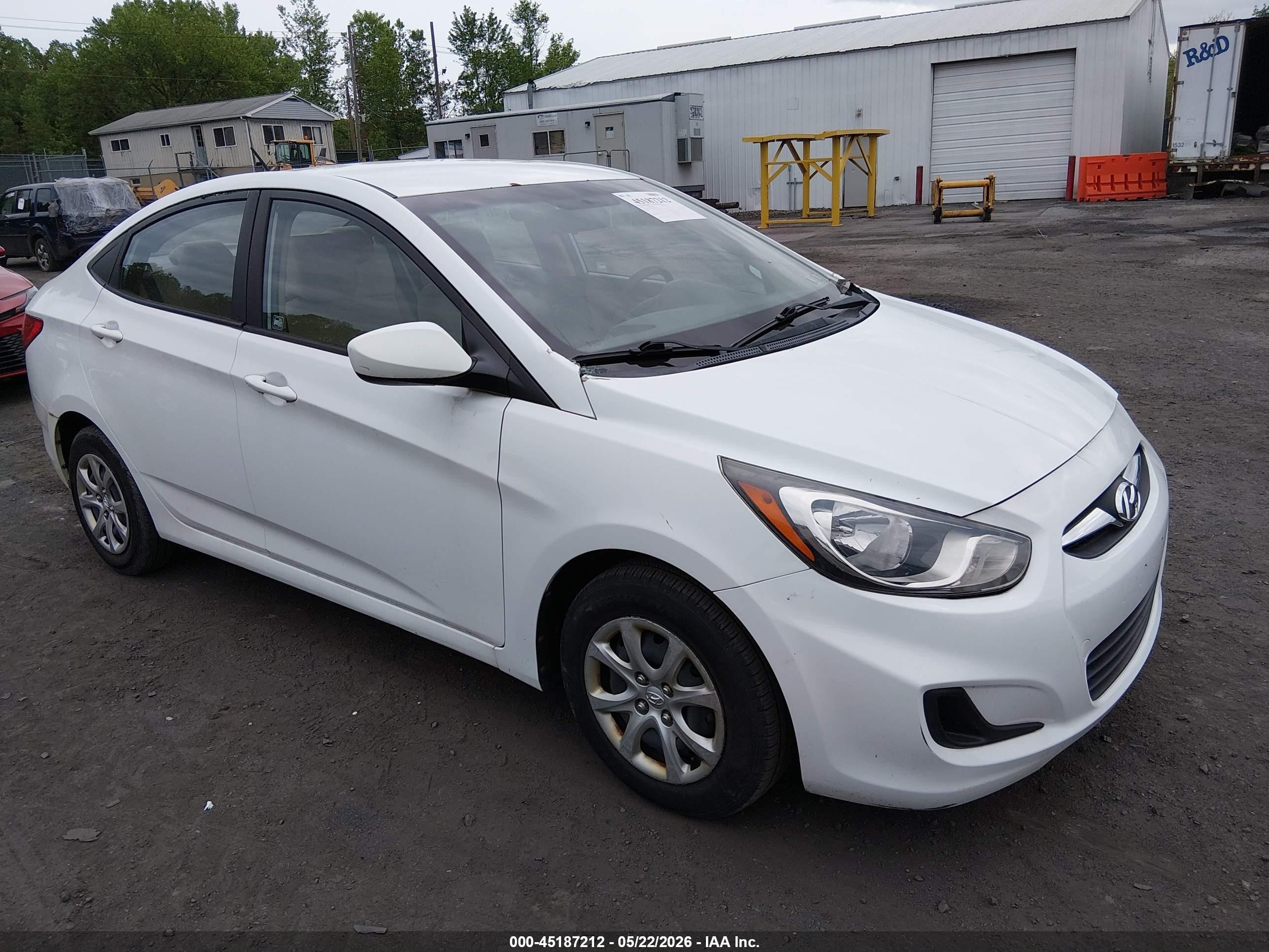 2013 Hyundai Accent Gls White vin: KMHCT4AE0DU496076