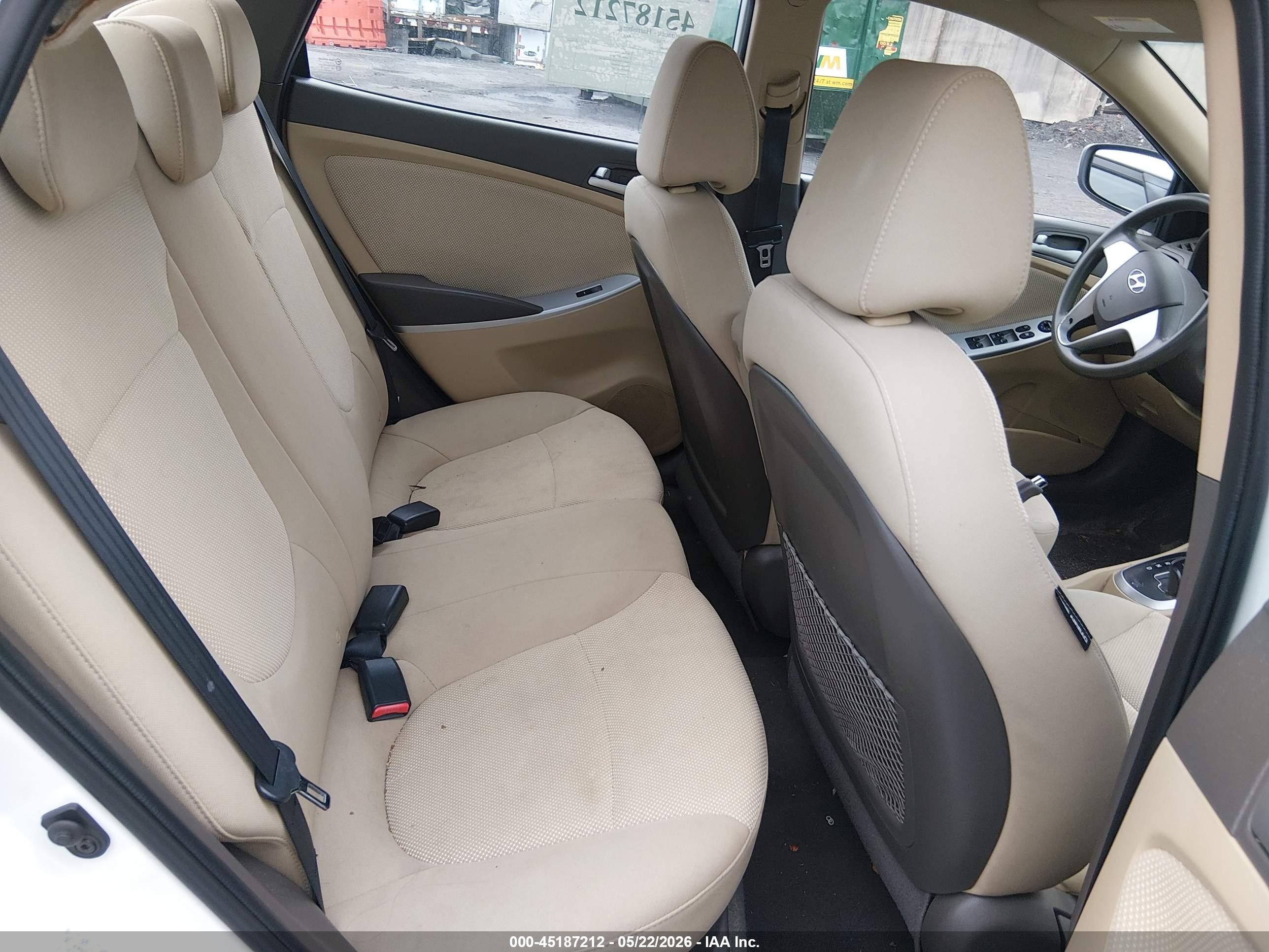 2013 Hyundai Accent Gls White vin: KMHCT4AE0DU496076