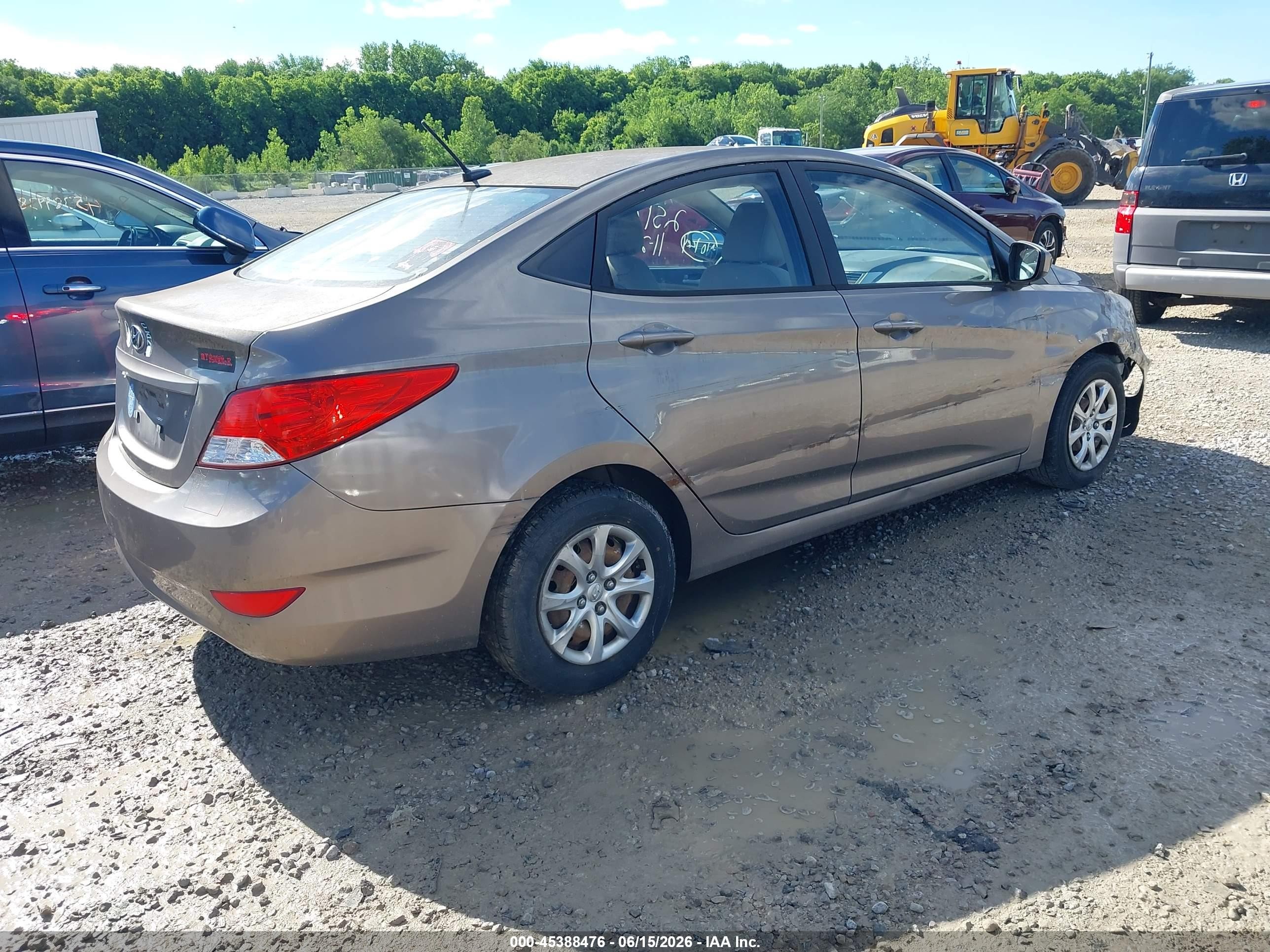 2013 Hyundai Accent Gls Brown vin: KMHCT4AE0DU496708
