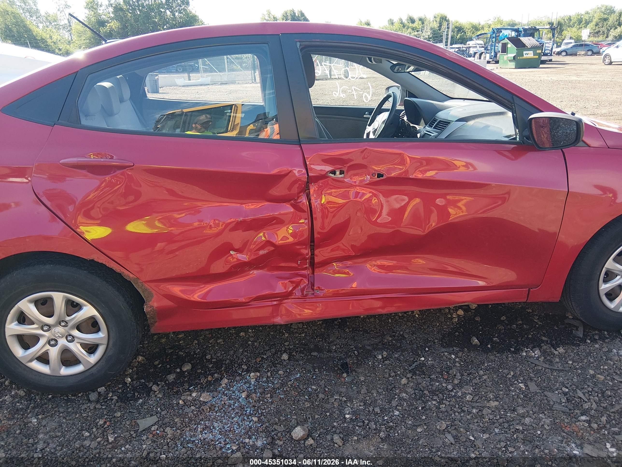2013 Hyundai Accent Gls Maroon vin: KMHCT4AE0DU518156