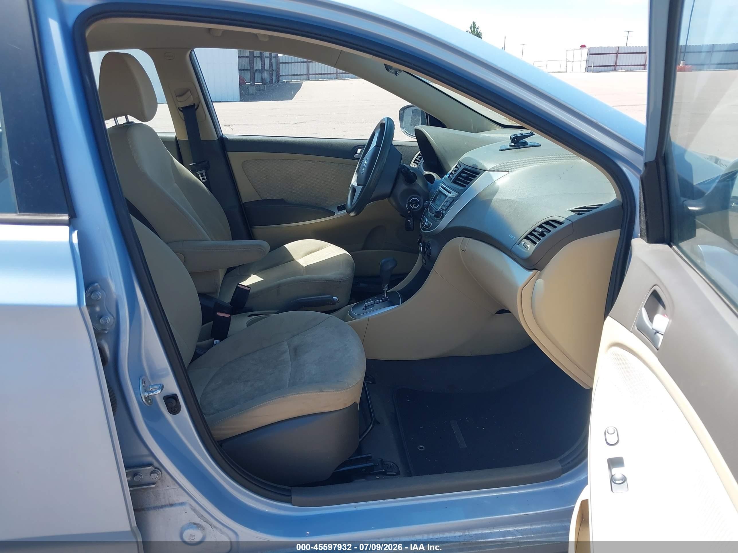 2013 Hyundai Accent Gls Light Blue vin: KMHCT4AE0DU522675