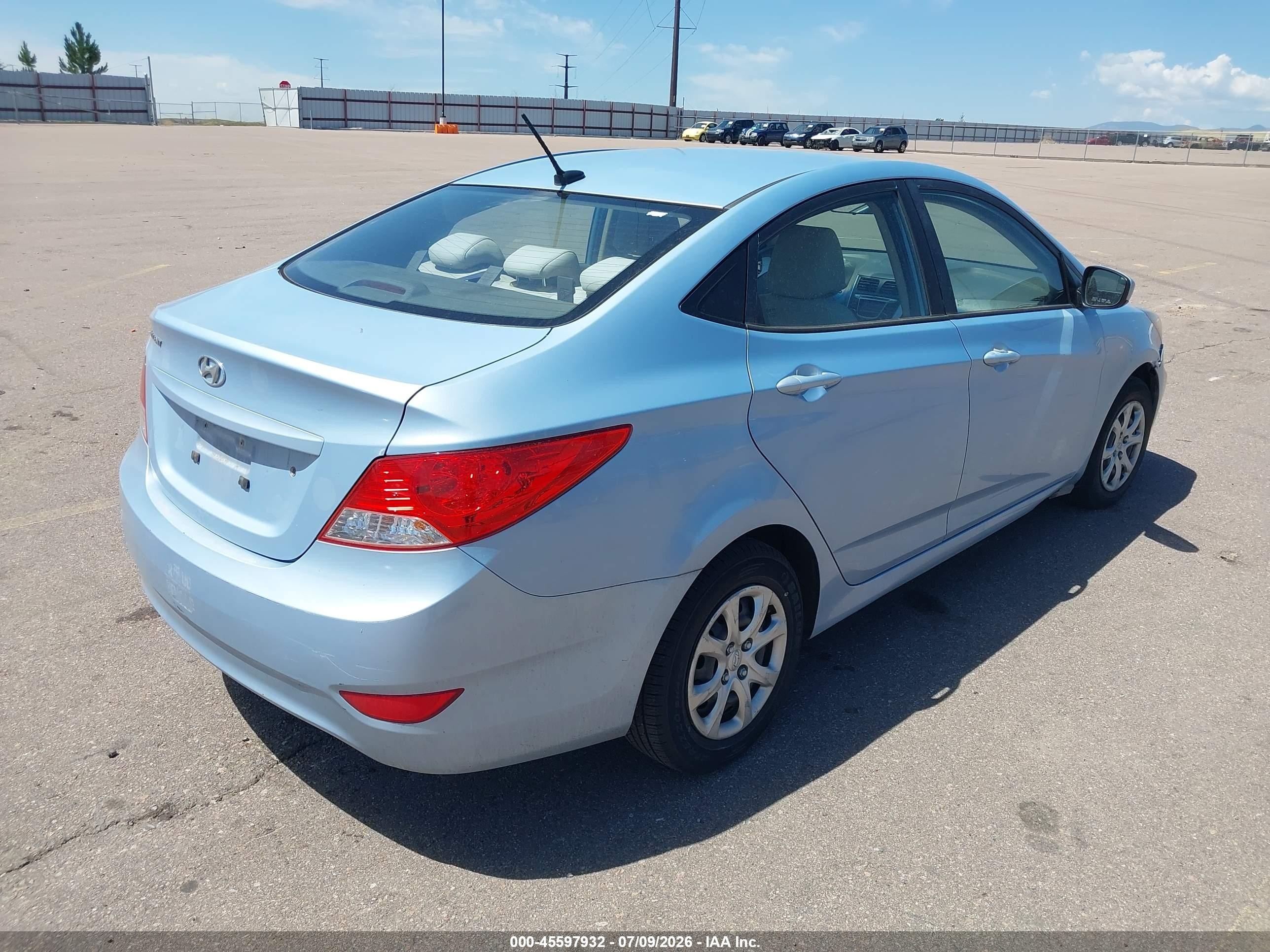 2013 Hyundai Accent Gls Light Blue vin: KMHCT4AE0DU522675